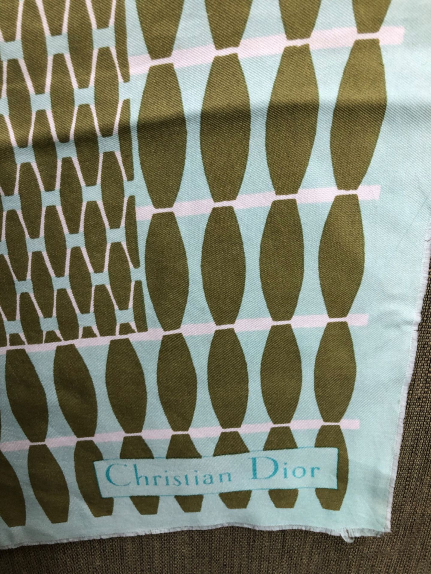 SCARF. CHRISTIAN DIOR OLIVE AND MINT SILK SCARF. 76 x 76 cm - Bild 2 aus 11