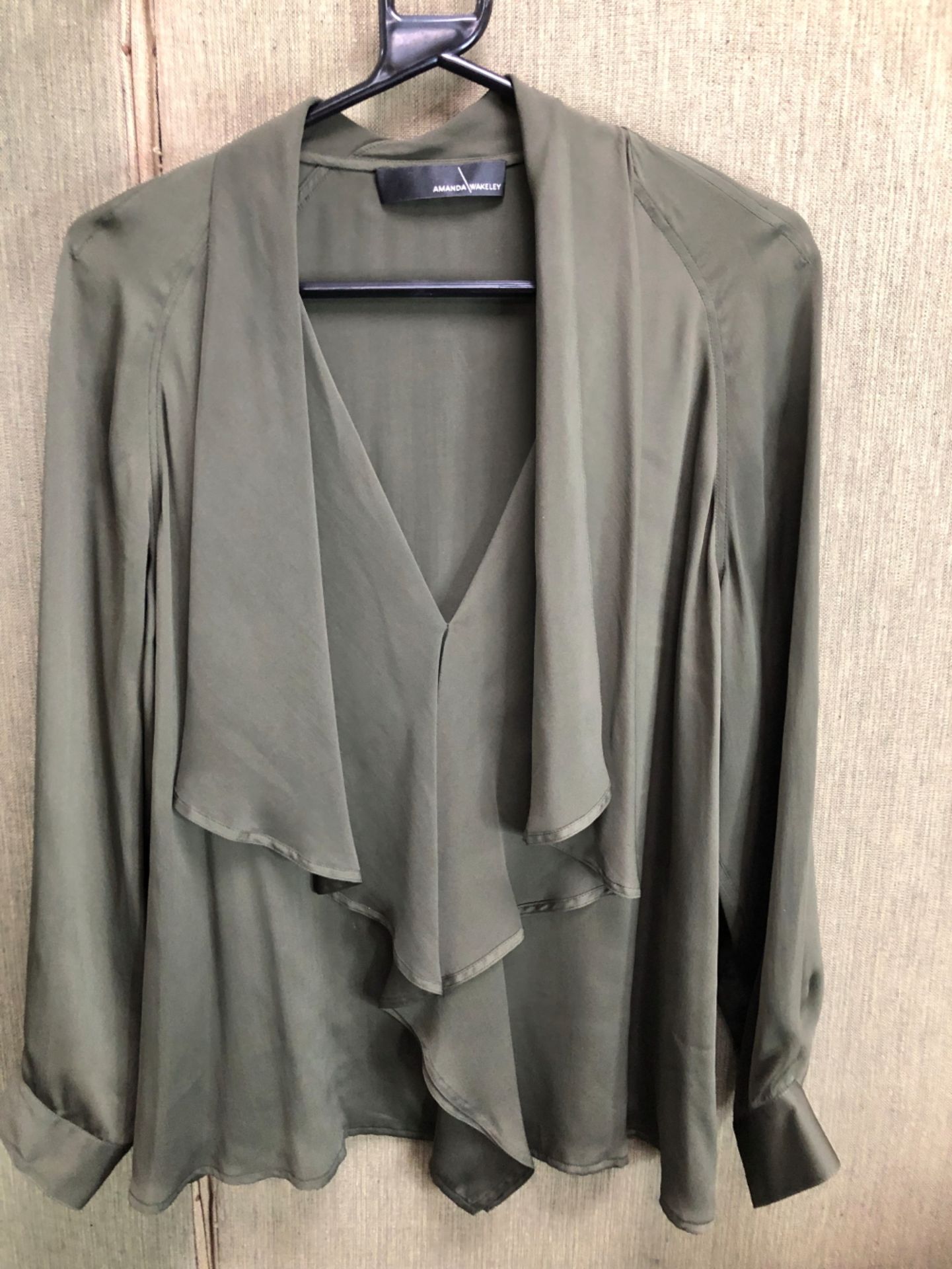 AN AMANDA WAKELEY OLIVE GREEN SILK BLOUSE SIZE 14, TOGETHER WITH A PAIR OF JING WANG FLARED JEANS - Image 11 of 16