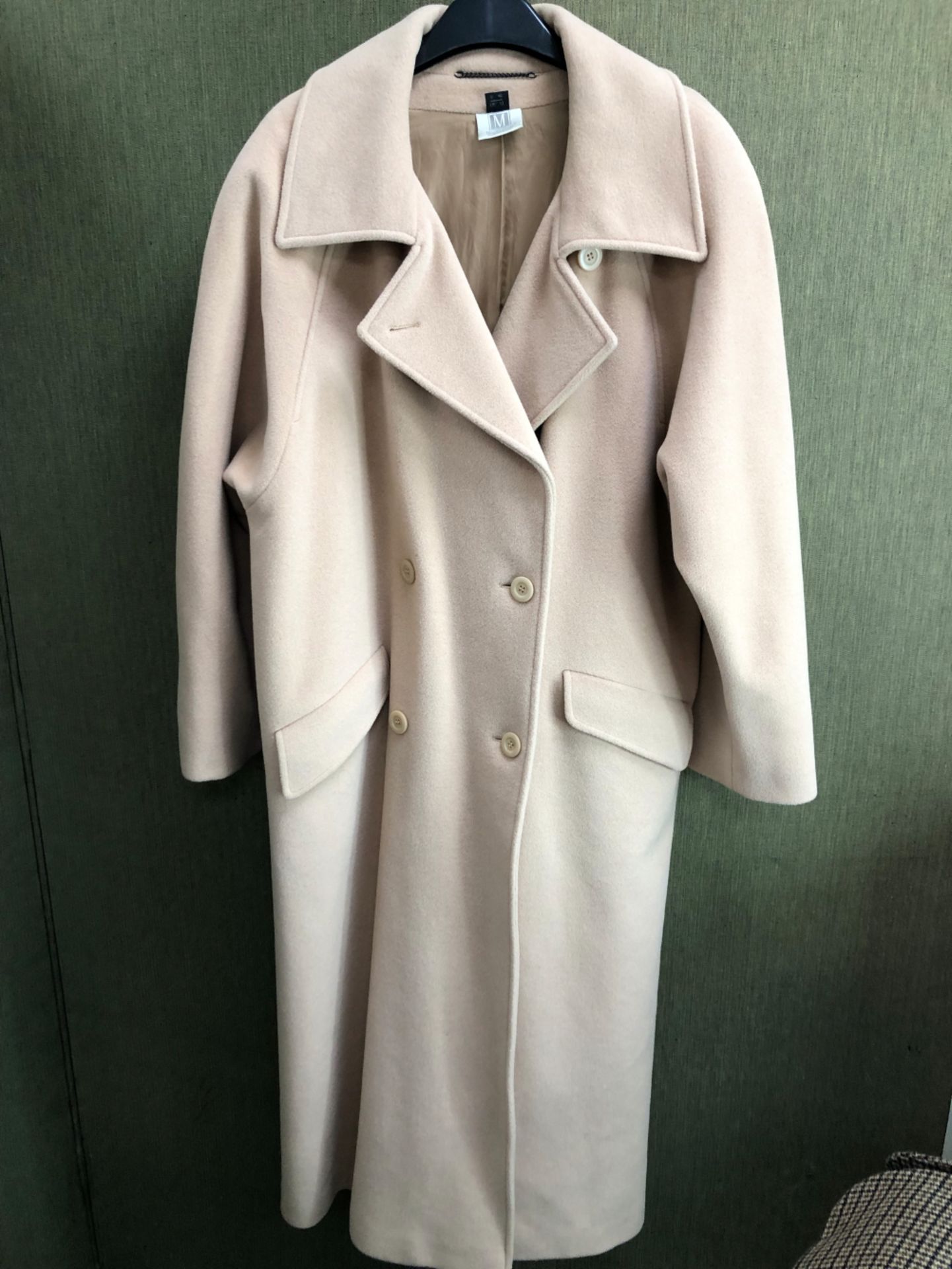A MADELEINE LAMBS WOOL AND ANGORA LONG COAT SIZE US 12 TOGETHER WITH A ZARA TWEED BLAZER SUEDE ELBOW - Bild 7 aus 9