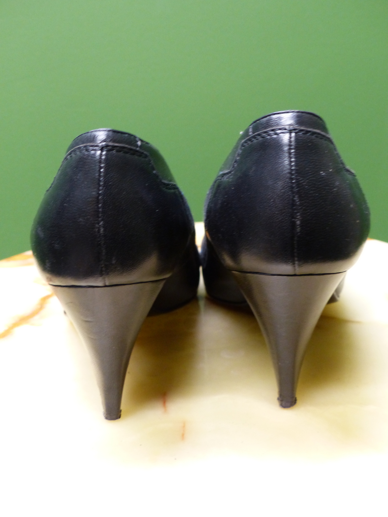 SHOES. GIANNI VERSACE ITALIAN BLACK WITH NAVY STITCH HEELS. EURO SIZE 39. HEEL HEIGHT 8cm. - Image 2 of 8