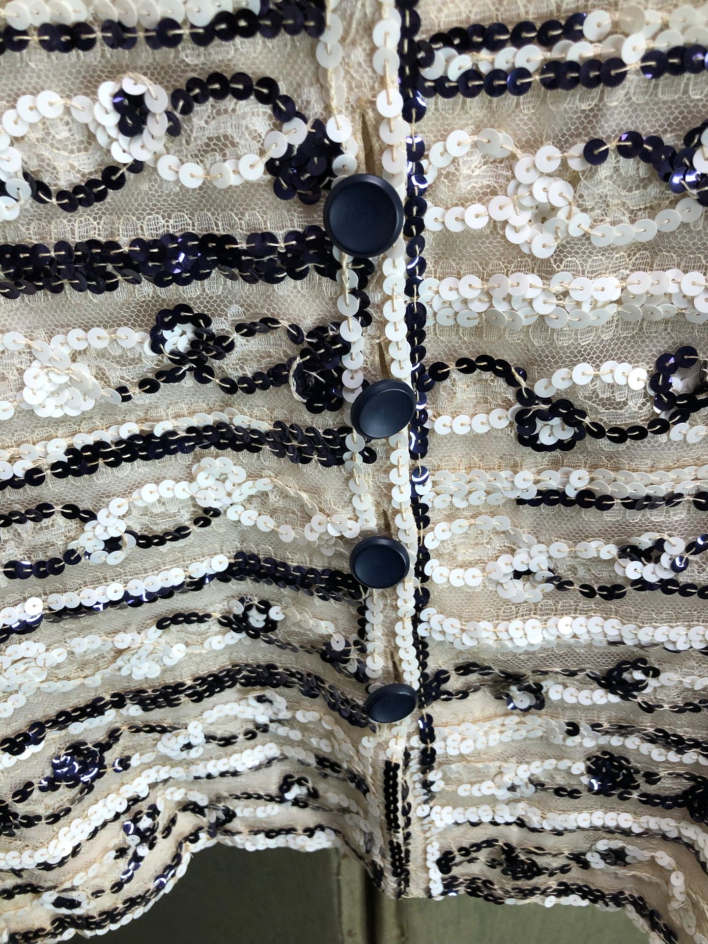 VINTAGE 1970's CHANEL HAUTE COUTURE EMBELLISHED SILK NAVY AND CREAM JACKET. PIT TO PIT 44.5cm - Image 5 of 31
