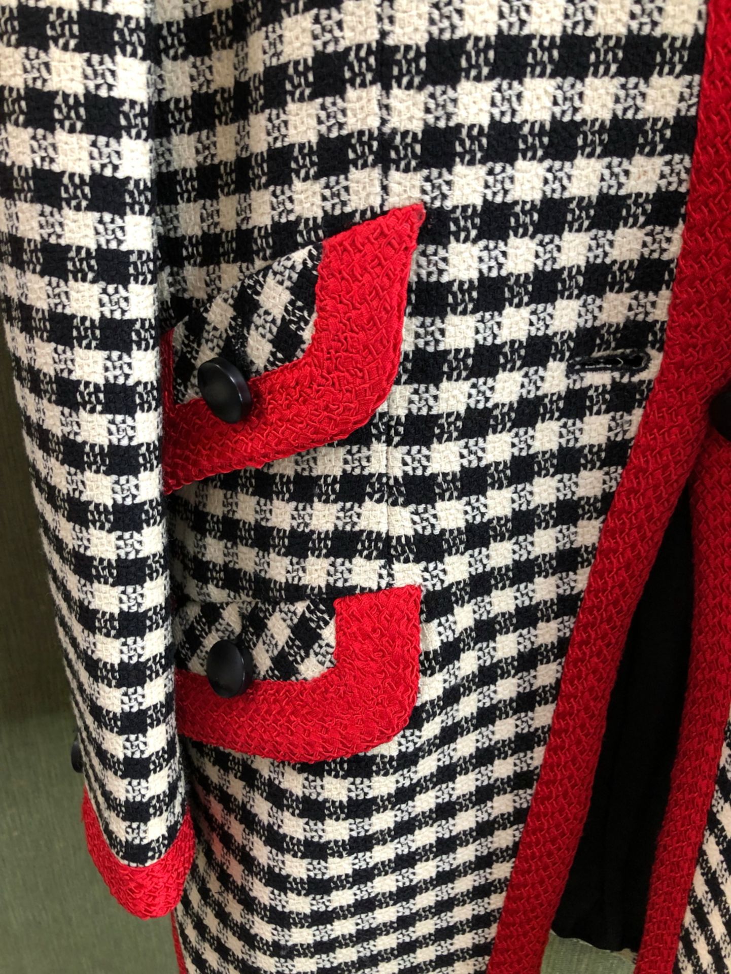 A MARIO BORSATO BLACK AND WHITE CHECKED LADIES BLAZER WITH RED TRIM SIZE 44, TOGETHER WITH A MARIO - Image 5 of 6