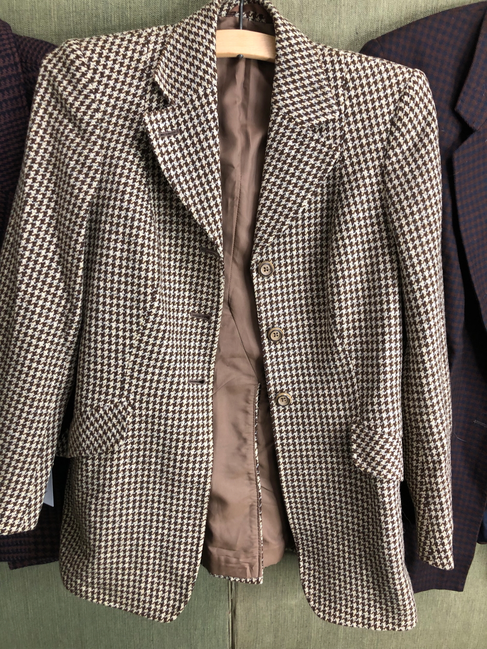JACKET. HARRY HALL, MADE IN ENGLAND 100% WOOL AND LINED CHECK JACKET PIT TO PIT 43cms, SHOULDER TO - Image 2 of 11