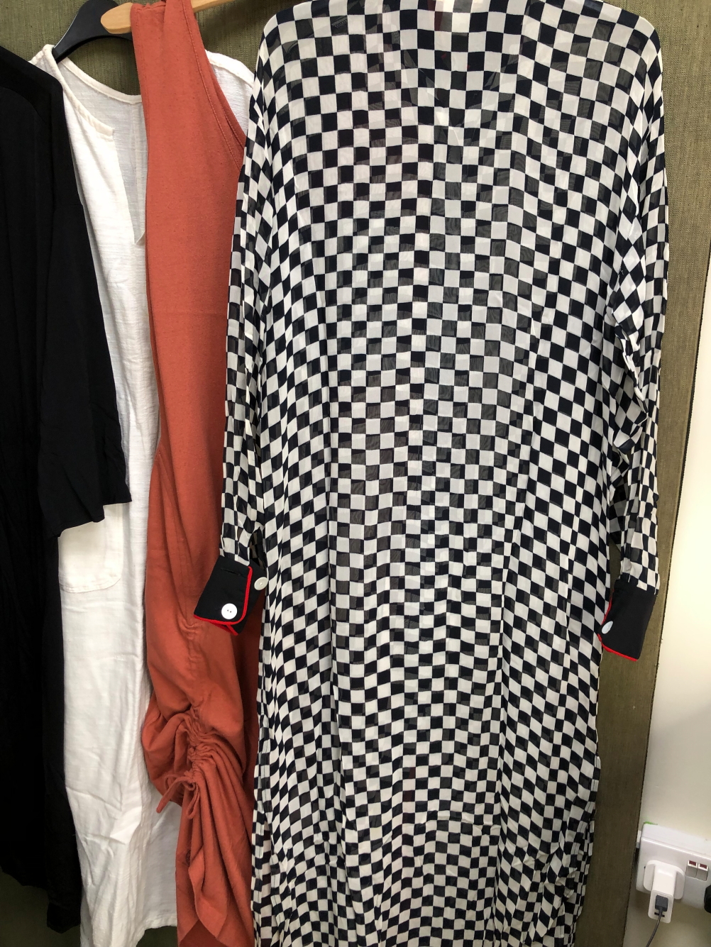 A GOTTEX BLACK AND WHITE CHECK LONG SLEEVED SHEER DRESS SIZE SMALL AND A LA PERLA SIZE 44 BLACK - Bild 8 aus 25