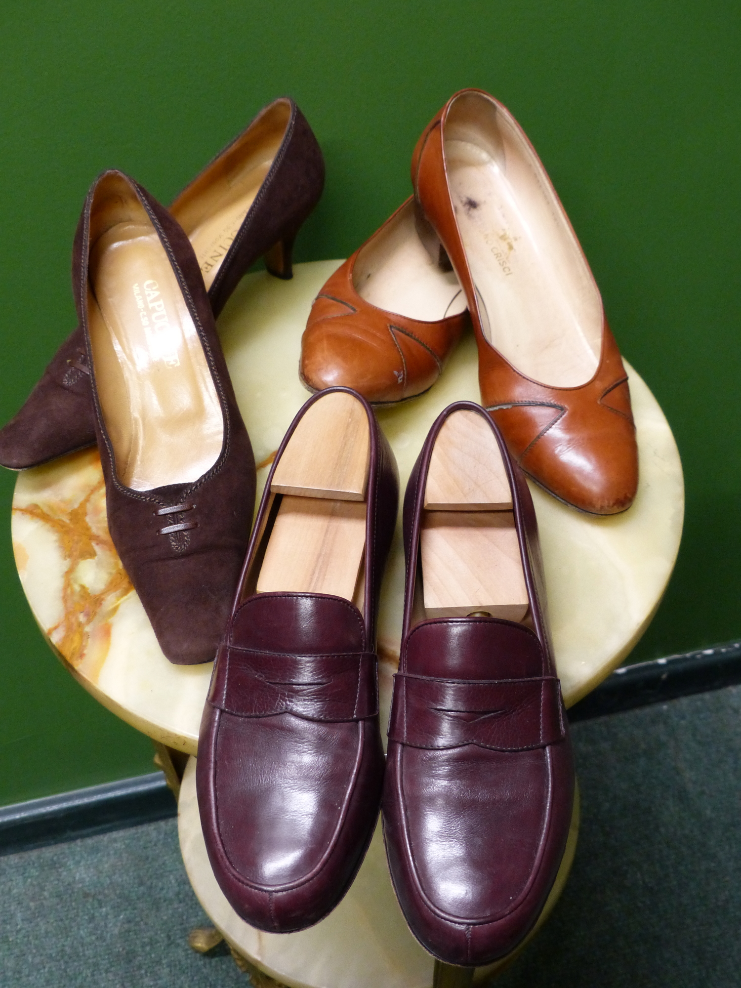 SHOES. UNUTZER BURGUNDY LOAFERS EUR SIZE 40 (BOX) CAPUCINE BROWN SUEDE HEALS UK SIZE 6, AND TANINO
