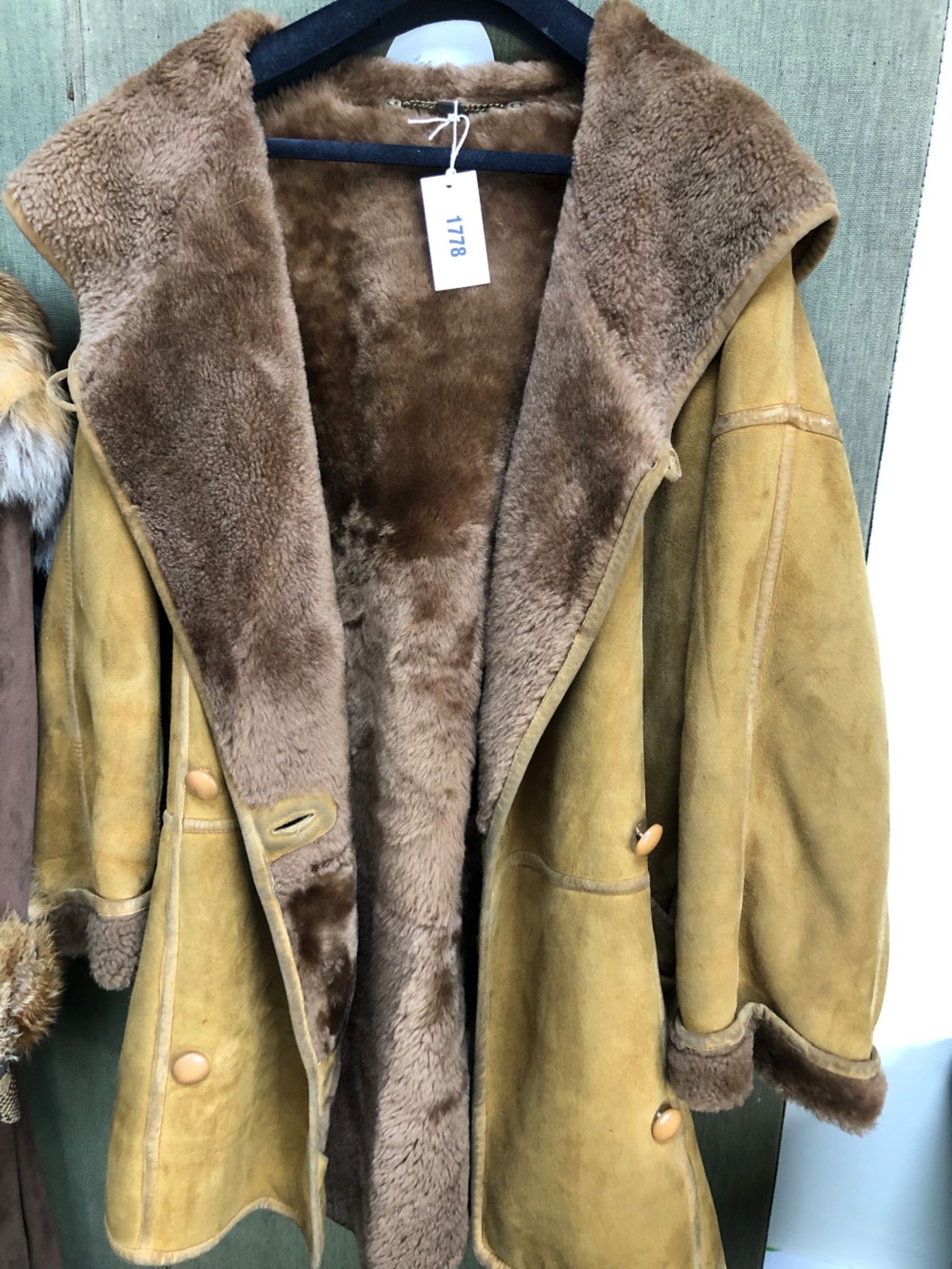 JACKETS: STRIWA 3/4 LENGTH FAWN COLOURED SHEEP SKIN JACKET WITH HOOD SIZE STATED EUR 36, TOGETHER - Bild 14 aus 21