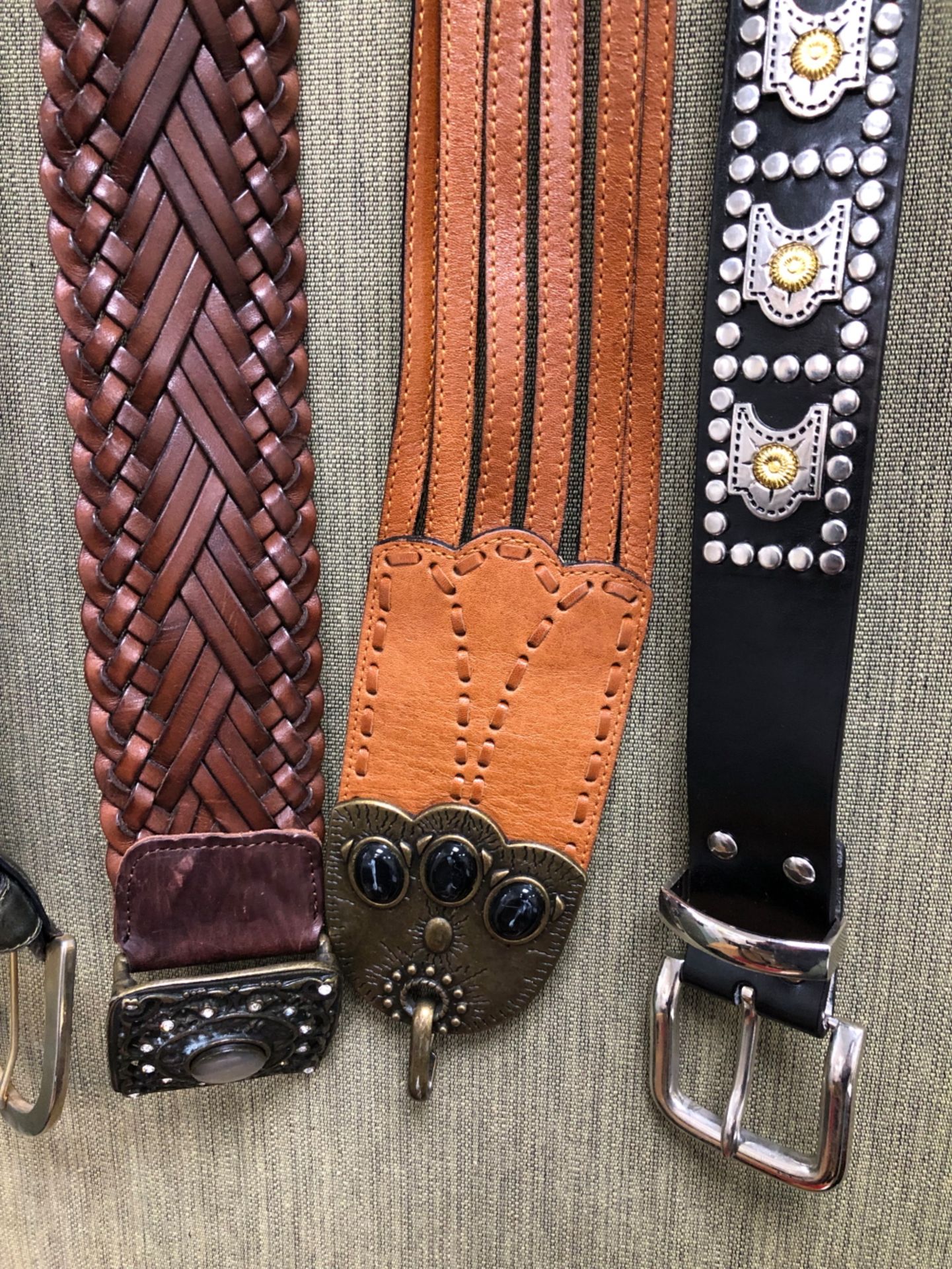 BELTS. A COLLECTION OF APPROXIMATELY 33 BELTS AND WAIST TIES TO INCLUDE, VALENTINO, BUGATTI,BMW, - Image 9 of 21
