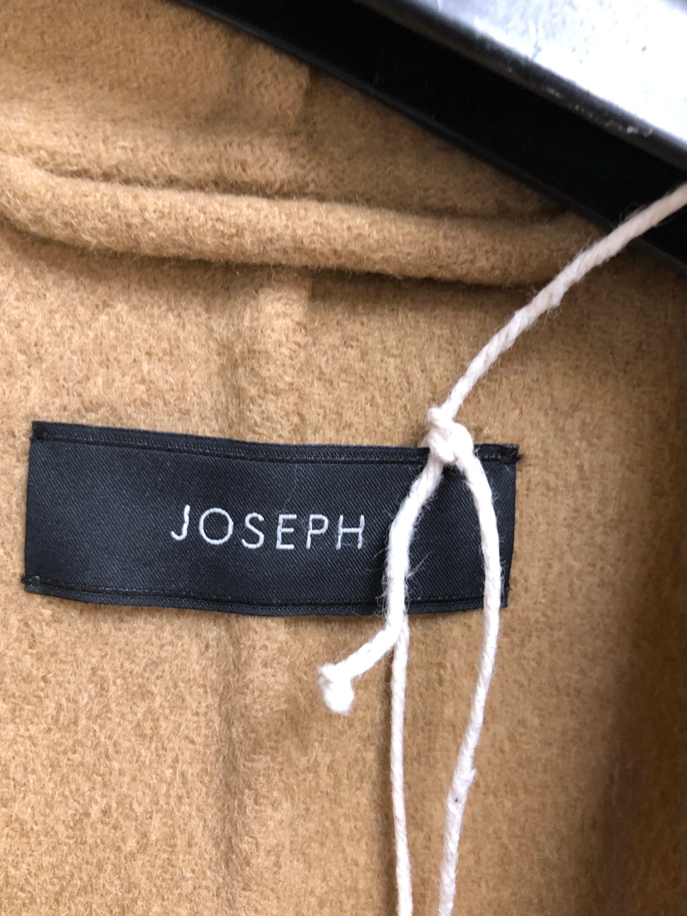 COAT: A JOSEPH 3/4 LENGTH CAMEL CASHMERE COAT. LABEL STATES EUR SIZE 40 - Image 2 of 6