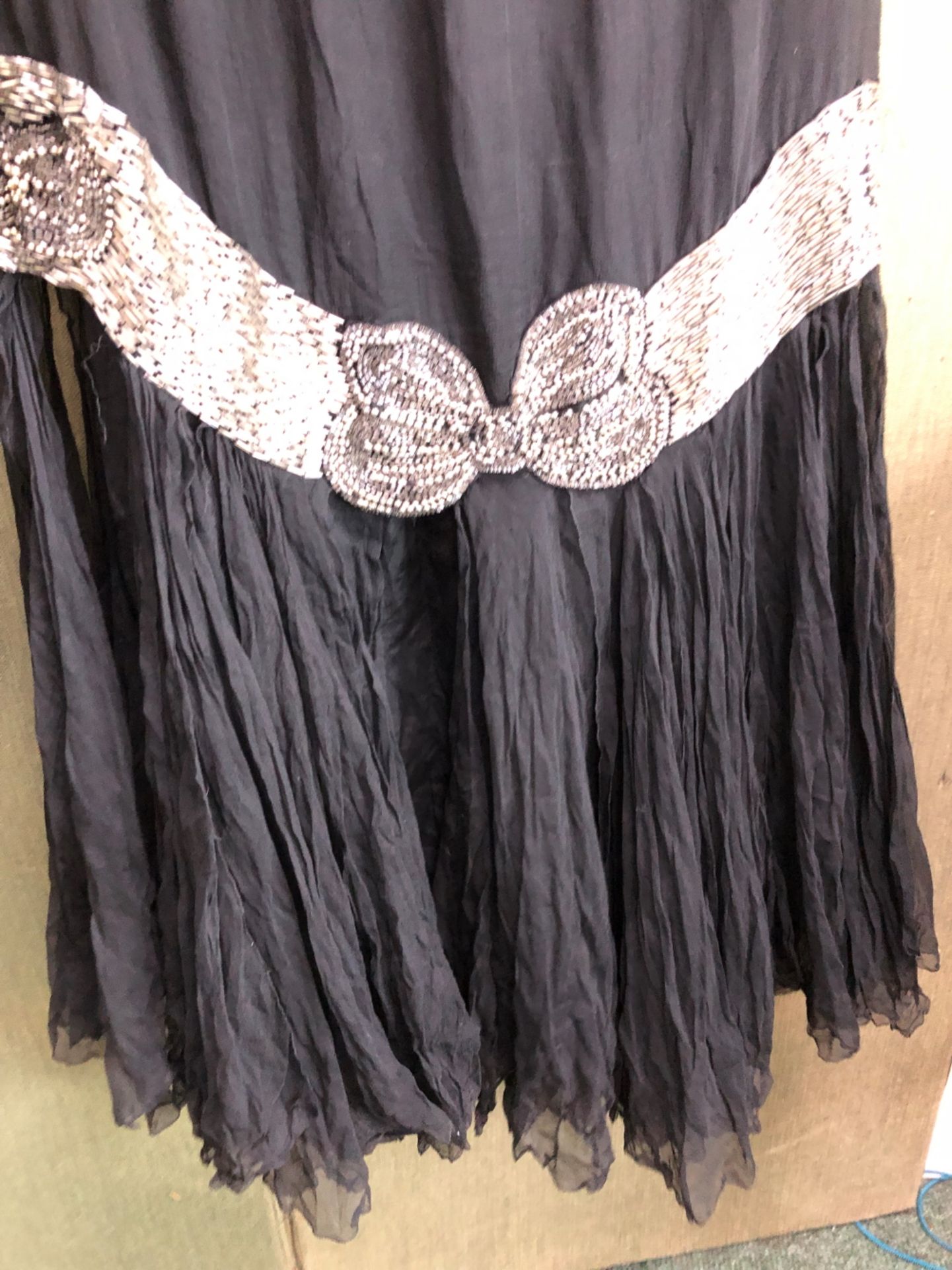 A MID CENTURY FLAPPER DRESS WITH BEADWORK ACCENTS TOGETHER WITH AN ANTIQUE 1920'S JANTZEN BLACK - Image 8 of 22