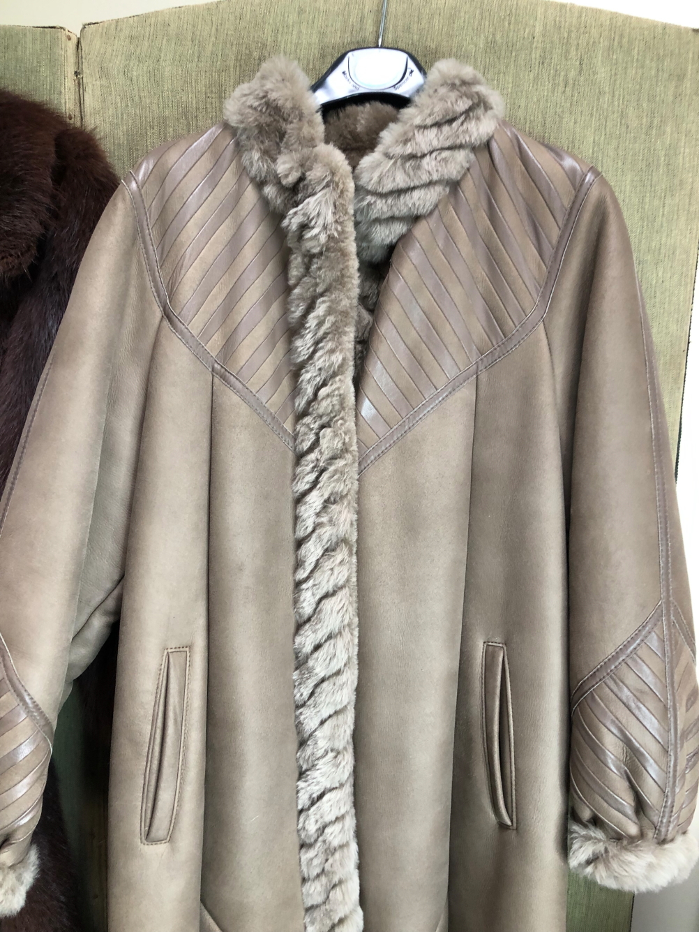 JACKET. A BROWN KESTILA TURKU FINLAND LEATHER FULL LENGTH COAT SIZE 12 WITH FAUX FUR LINING, - Image 6 of 15