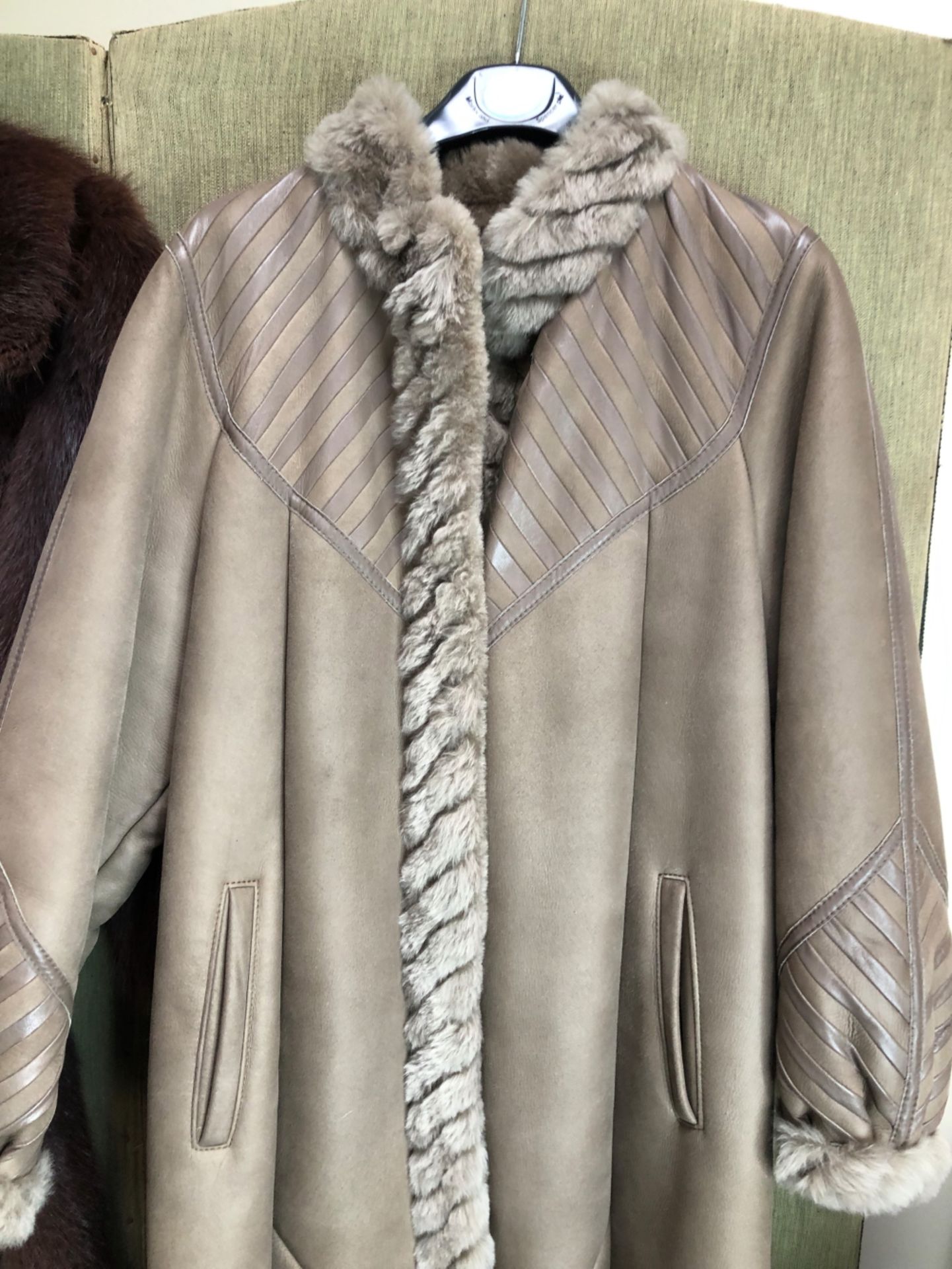 JACKET. A BROWN KESTILA TURKU FINLAND LEATHER FULL LENGTH COAT SIZE 12 WITH FAUX FUR LINING, - Image 6 of 15