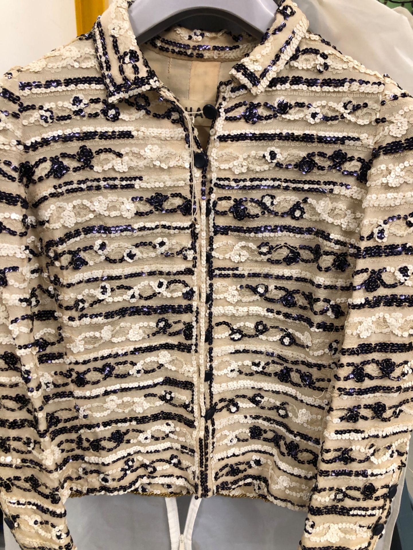 VINTAGE 1970's CHANEL HAUTE COUTURE EMBELLISHED SILK NAVY AND CREAM JACKET. PIT TO PIT 44.5cm - Image 31 of 31