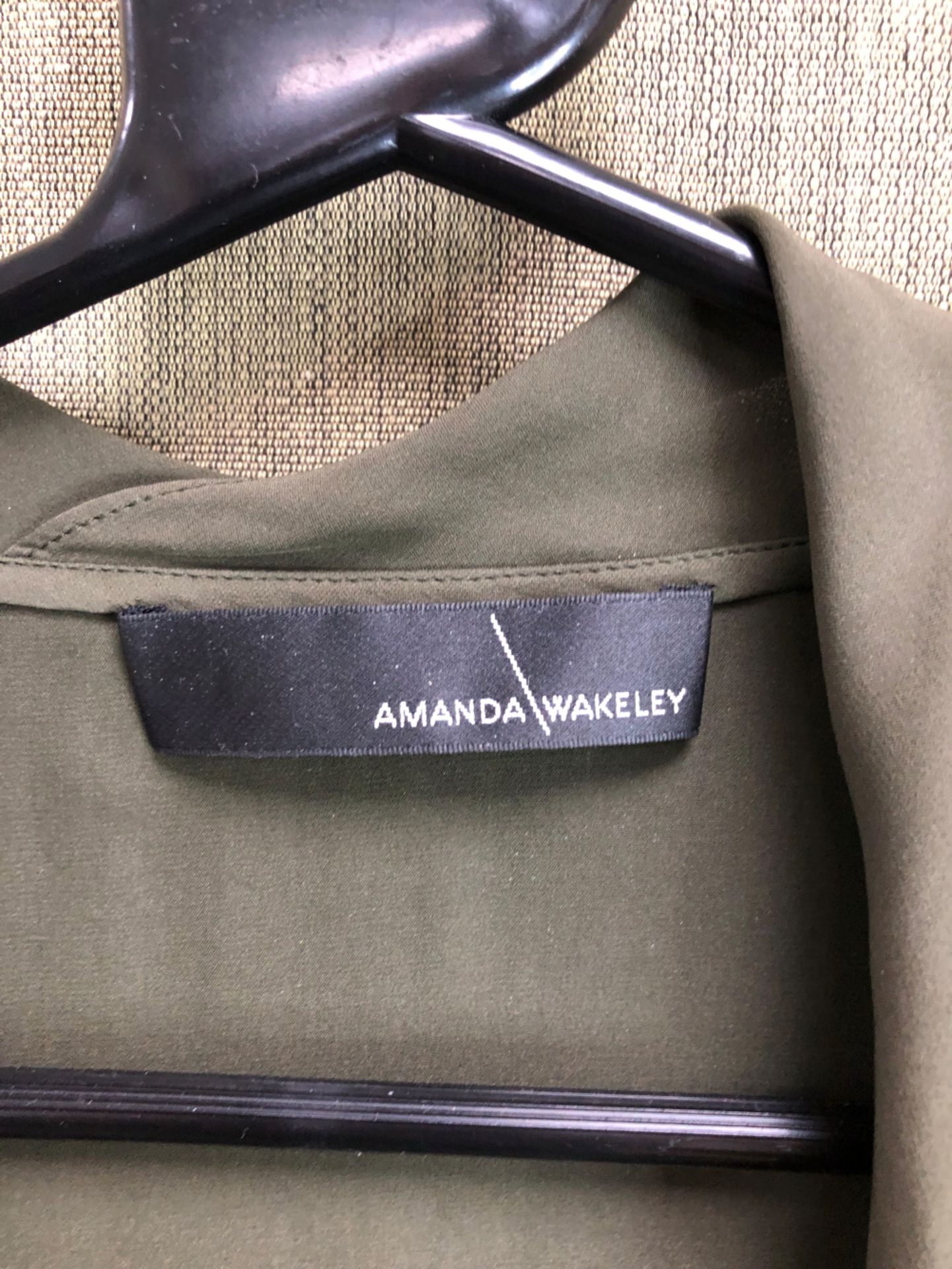 AN AMANDA WAKELEY OLIVE GREEN SILK BLOUSE SIZE 14, TOGETHER WITH A PAIR OF JING WANG FLARED JEANS - Image 12 of 16
