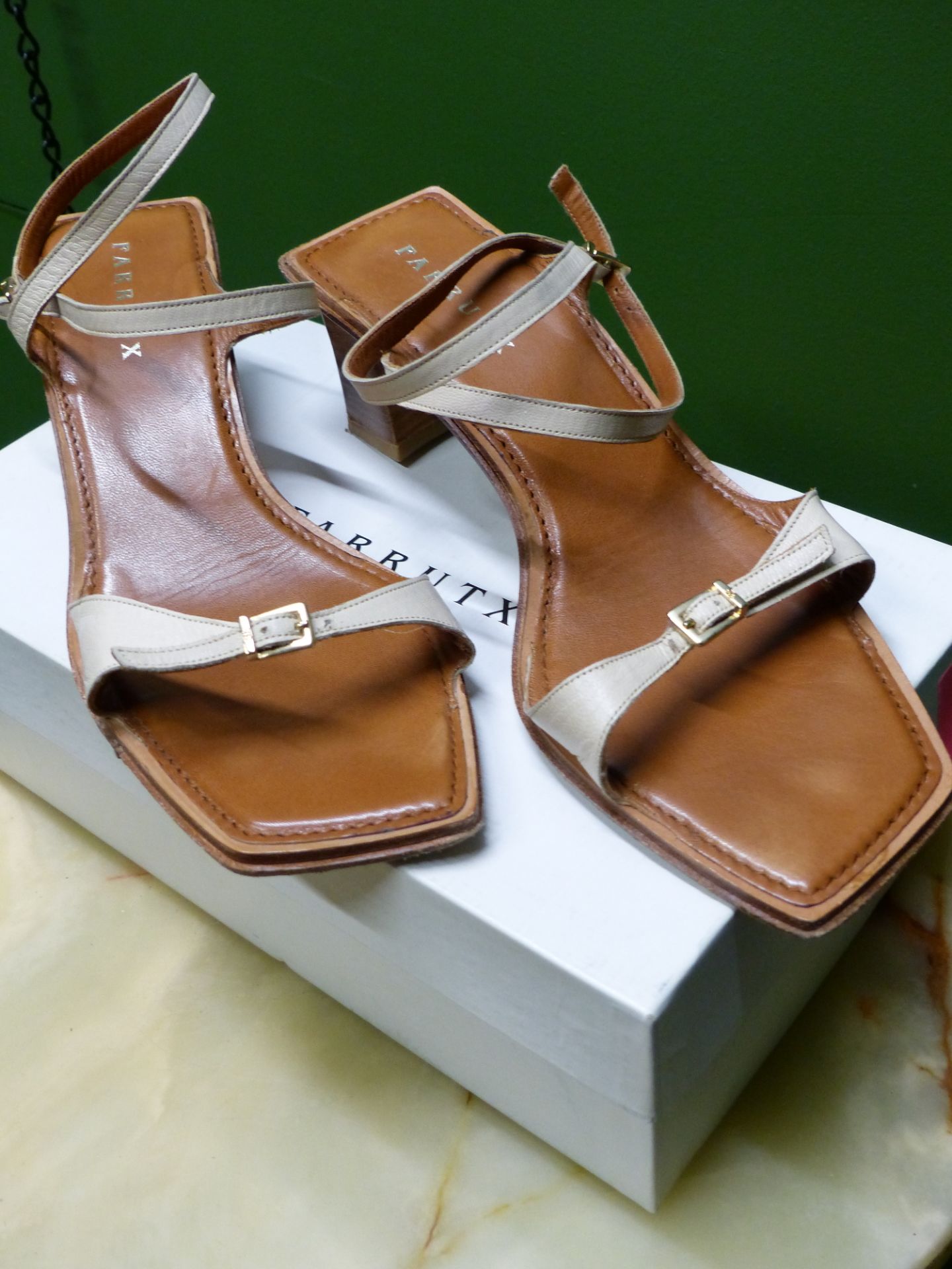 SHOES. FARRUTX SPANISH BEIGE LEATHER BUCKLED HEALED SANDAL EUR 40 HEAL HEIGHT 5cm - Image 5 of 5