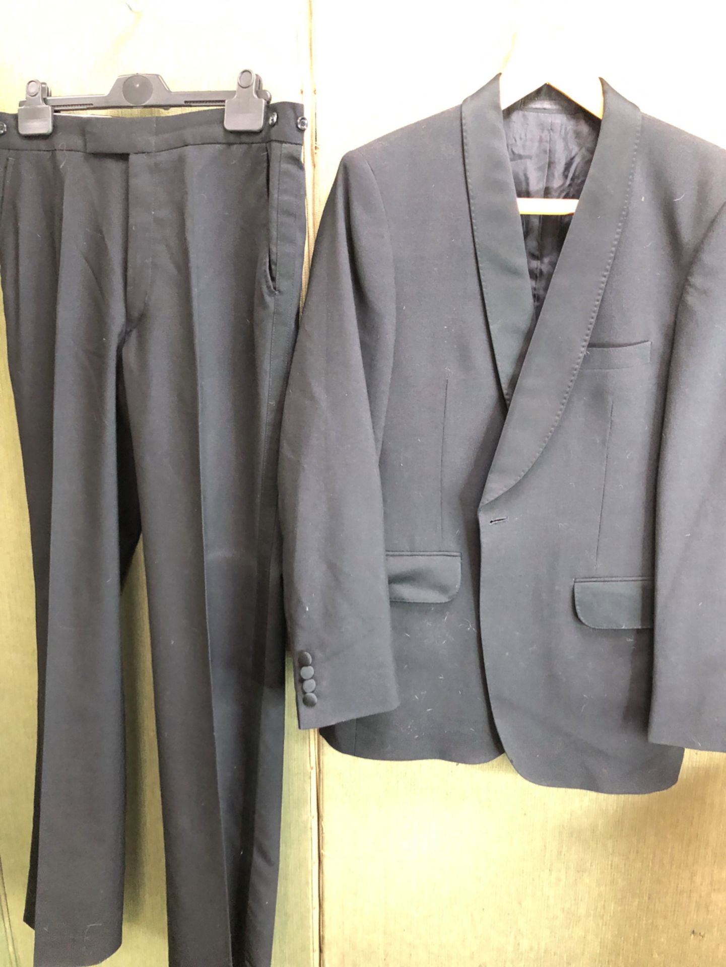 A MOSS BROS COVENT GARDEN DINNER SUIT JACKET SIZE 38 R TROUSERS L 38 (2)