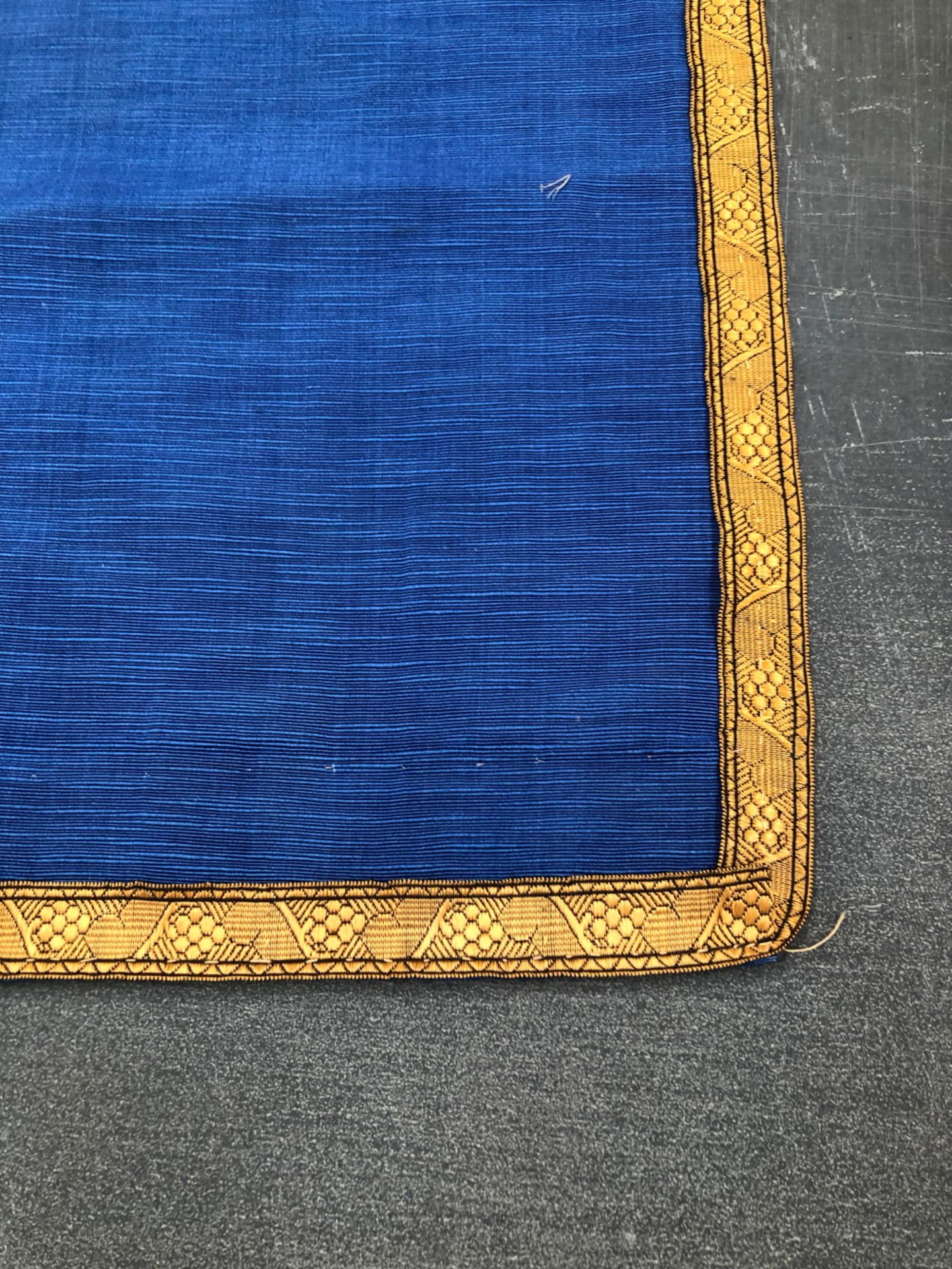 A LENGTH OF CHINESE VELVET ROBE FABRIC AN EASTERN RUNNER AND ONE FURTHER TEXTILE PANEL WITH GILT - Image 9 of 12