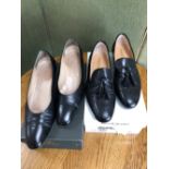 SHOES: A PAIR OF RUSSELL AND BROMLEY LONDON TASSEL FLAT SHOES (BOXED) SIZE EUR 39.5, TOGETHER WITH A