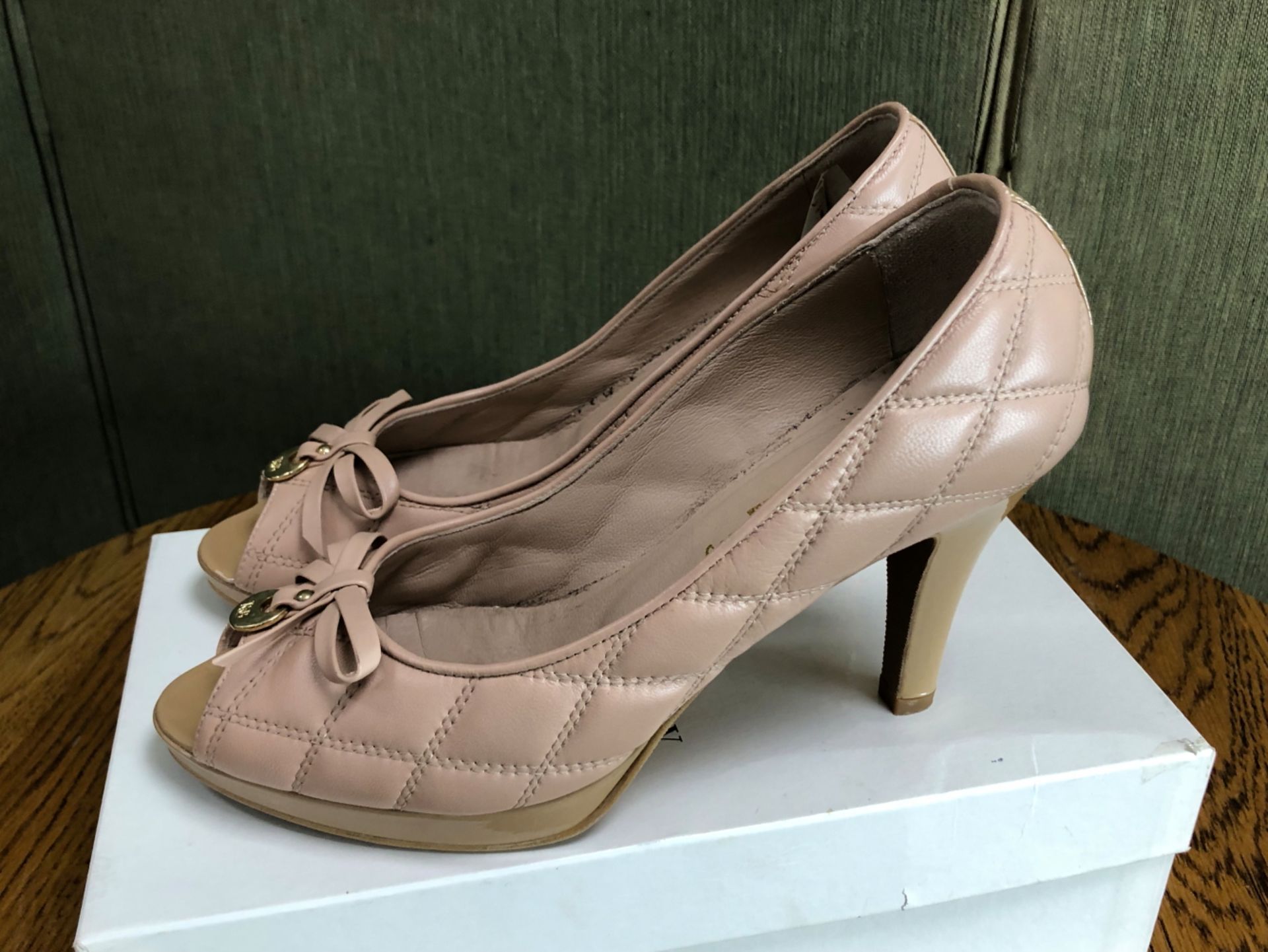 SHOES: A PAIR OF NUDE RUSSELL AND BROMLEY HIGH HEELED QUILTED PLATFORMS, EU SIZE 38.5 - Image 2 of 5