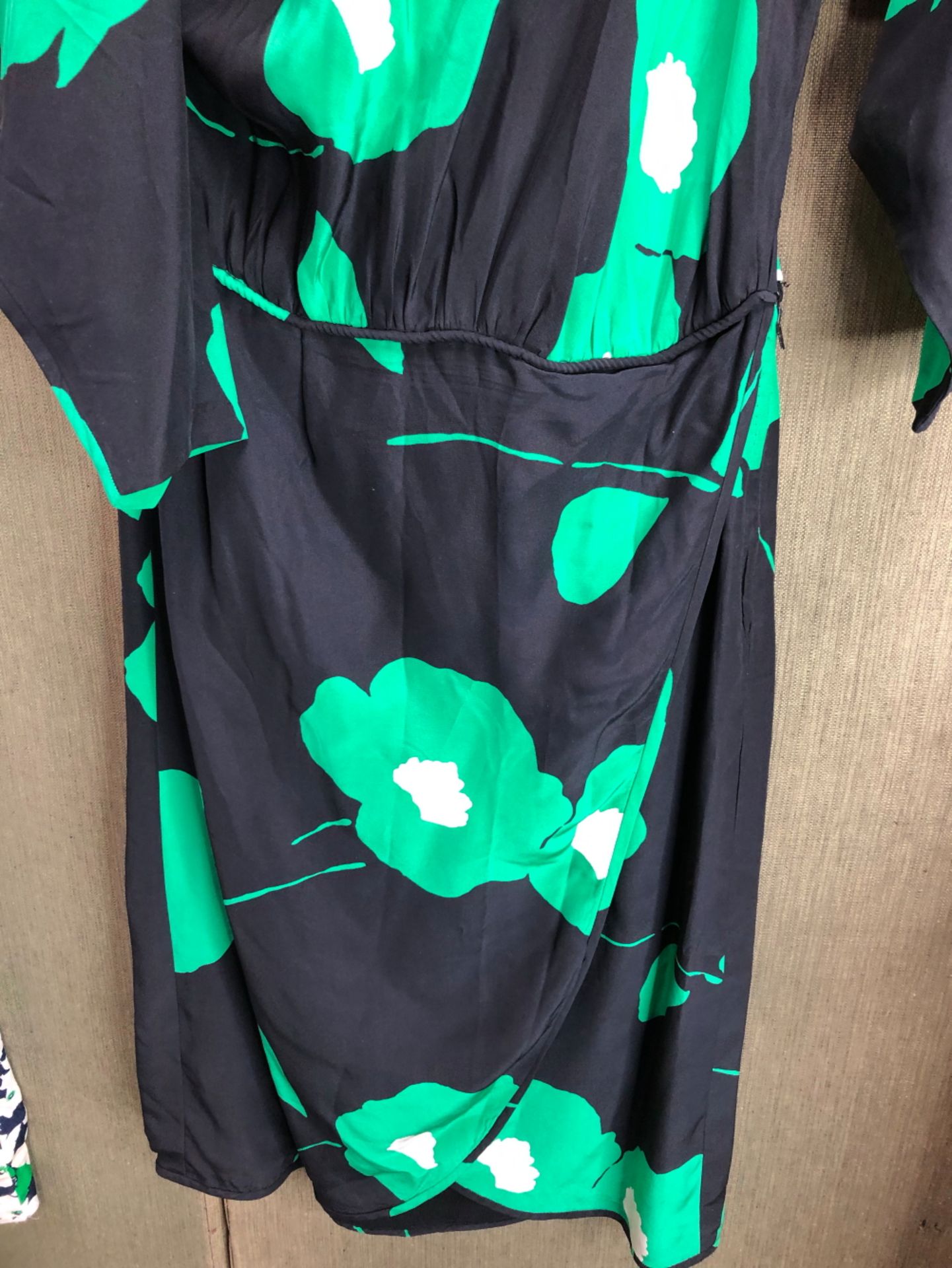 A CELINE PARIS BLUE, WHITE AND GREEN FLORAL PRINT DRESS SIZE 40, AND A FURTHER SCOOP BACK DRESS OF - Bild 3 aus 12