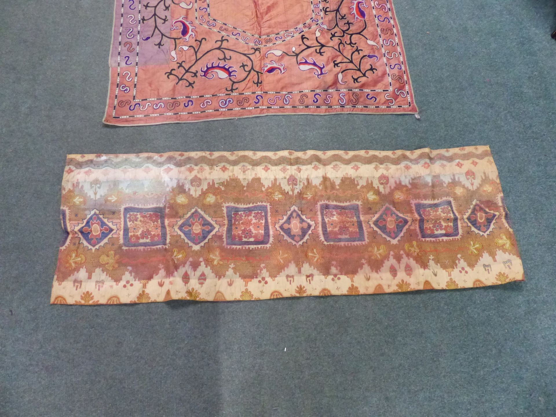 TWO EASTERN PANELS TOGETHER WITH SILK SARI - Bild 13 aus 14