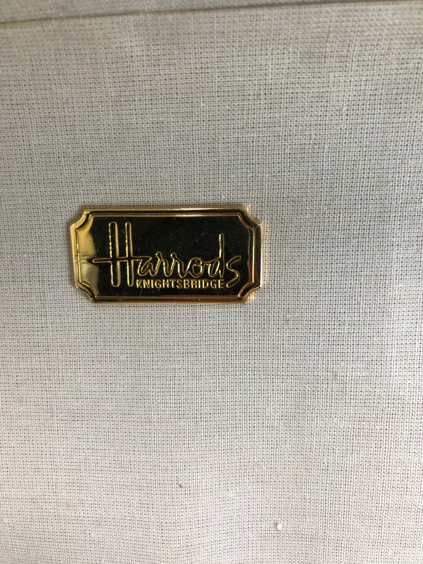 HARRODS VINTAGE MONOGRAM TAN AND BROWN SUITCASE AND TRAVEL BAG(2) - Image 25 of 33