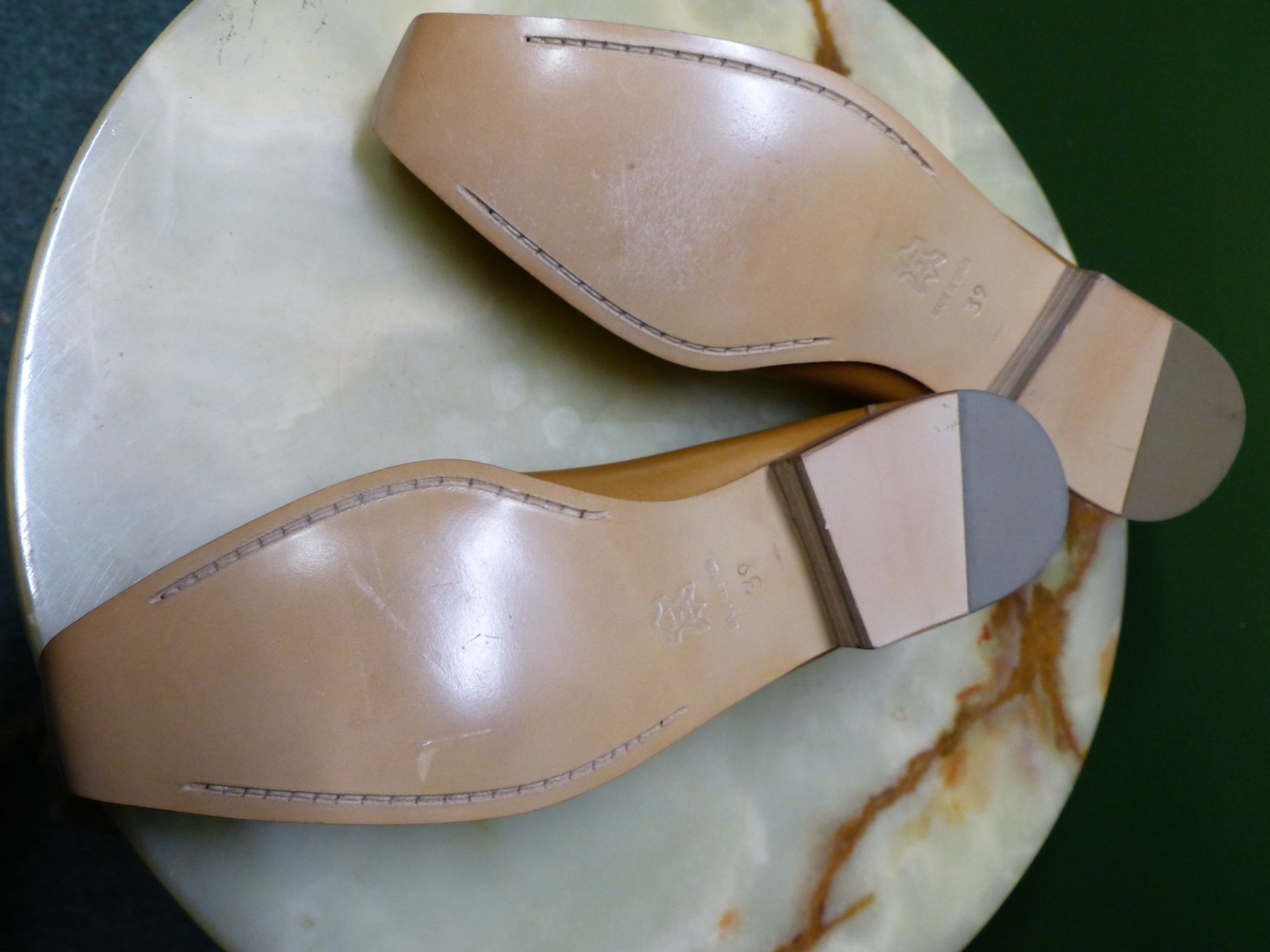 SHOES. TOLO PUERTOBANUS SPANISH TAN LEATHER MULES SIZE EUR 39. - Image 4 of 5