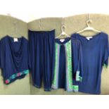 A JANICE WAINWRIGHT UK 14 NAVY AND FLORAL SHEER TUNIC TIE UP TOP WITH MATCHING 3/4 SLEEVE TOP