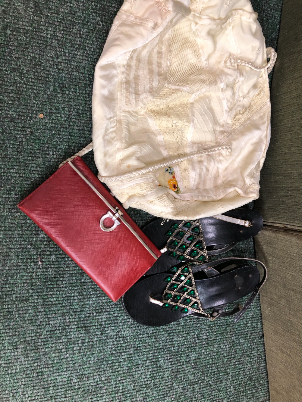 AN ANTIQUE MICRO BEADED PURSE, A SALVADORE FERRAGAMO RED PURSE, A BALLY 1368/97 TAN HANDBAG, OTHER - Image 14 of 14