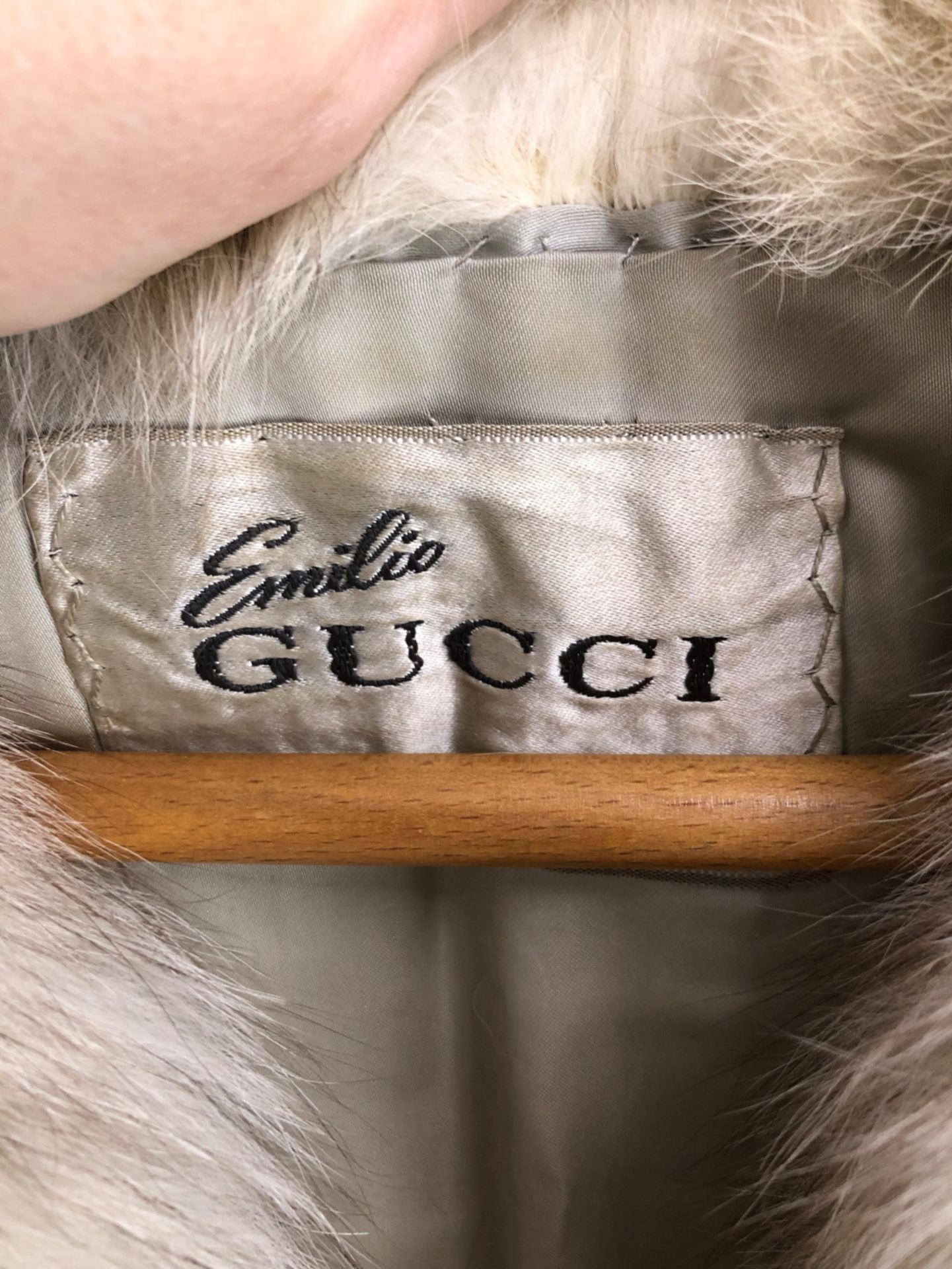 FUR COAT: EMILIO GUCCI, WHITE WITH HORIZONTAL GREY TINGED BANDS, WITH ZIPPED BAND TO ADJUST THE - Image 4 of 17