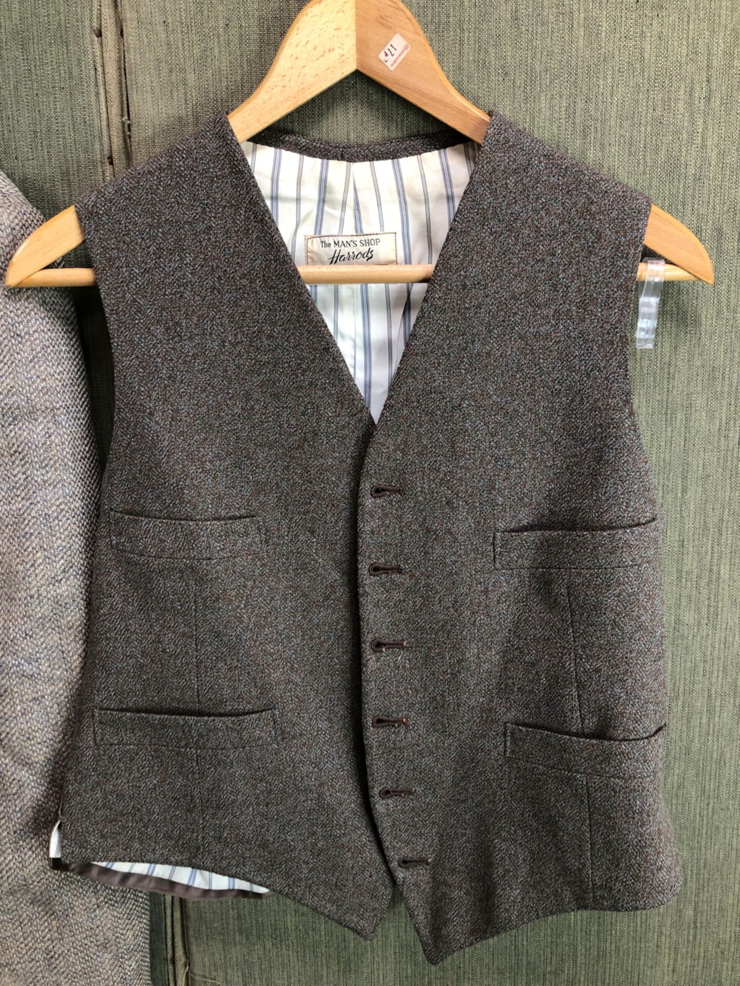 A HARRODS LTD LONDON GENTS SUIT JACKET WITH MATCHING THE MAN'S SHOP HARRODS WAISTCOAT, AND A FURTHER - Bild 5 aus 15