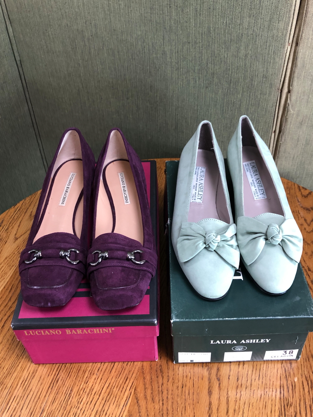 SHOES: A PAIR OF PURPLE SUEDE LUCIANO BARACHINI SHOES EU SIZE 38, TOGETHER WITH A PALE GREEN LAURA