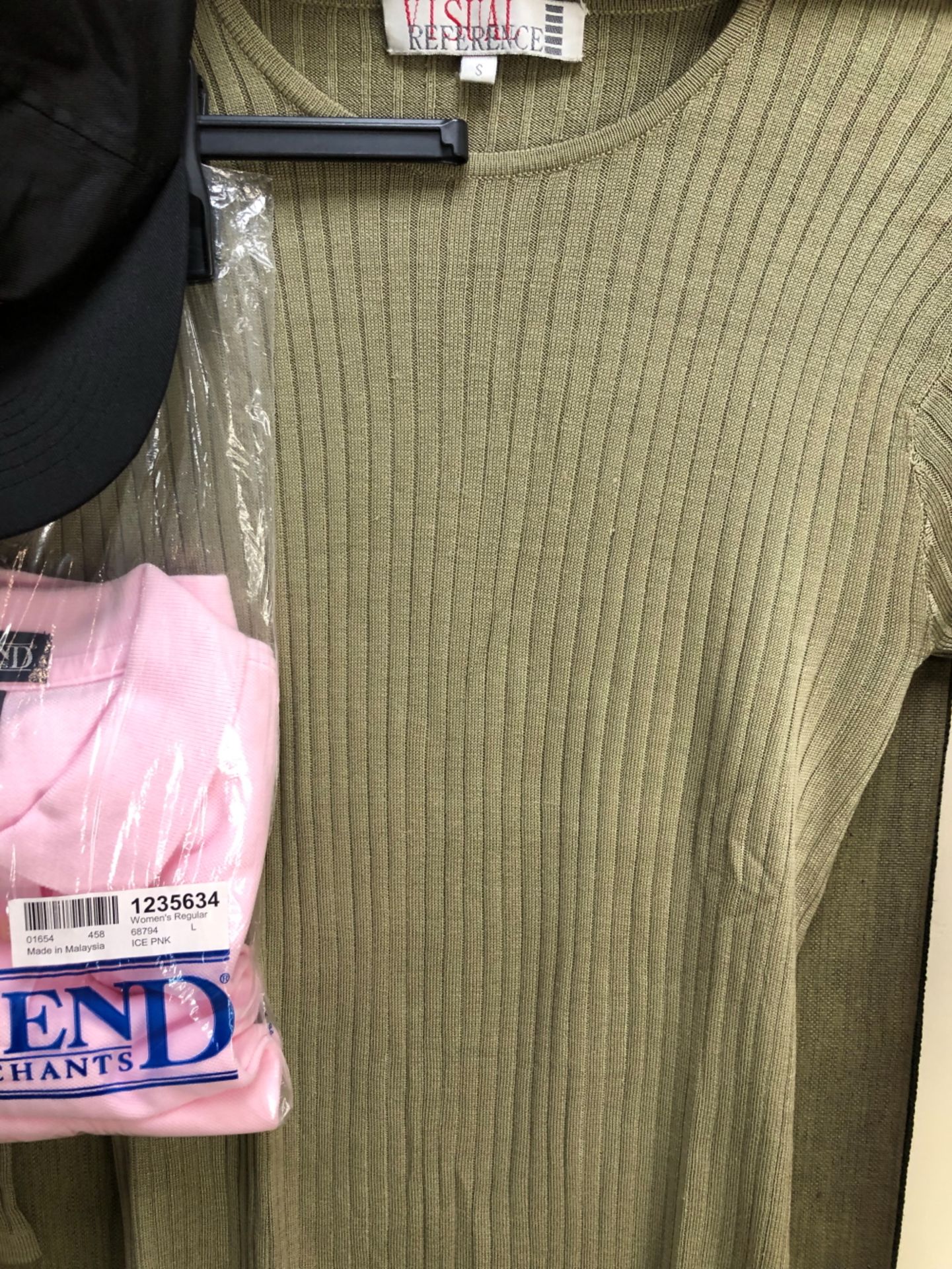 A MARIO BORSATO RIBBED VEST TOP, A PINK LANDS END POLO TSHIRT SIZE LARGE, A OLIVE RIBBED VISUAL - Image 8 of 27