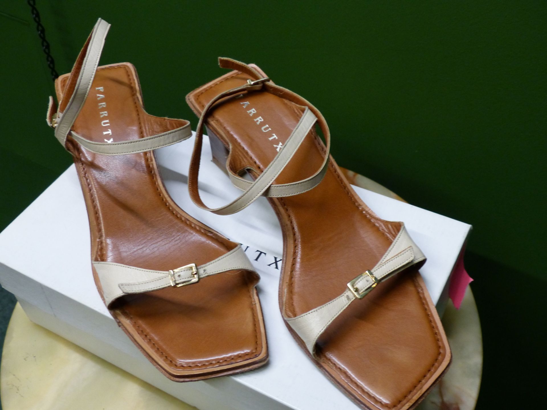 SHOES. FARRUTX SPANISH BEIGE LEATHER BUCKLED HEALED SANDAL EUR 40 HEAL HEIGHT 5cm - Image 3 of 5