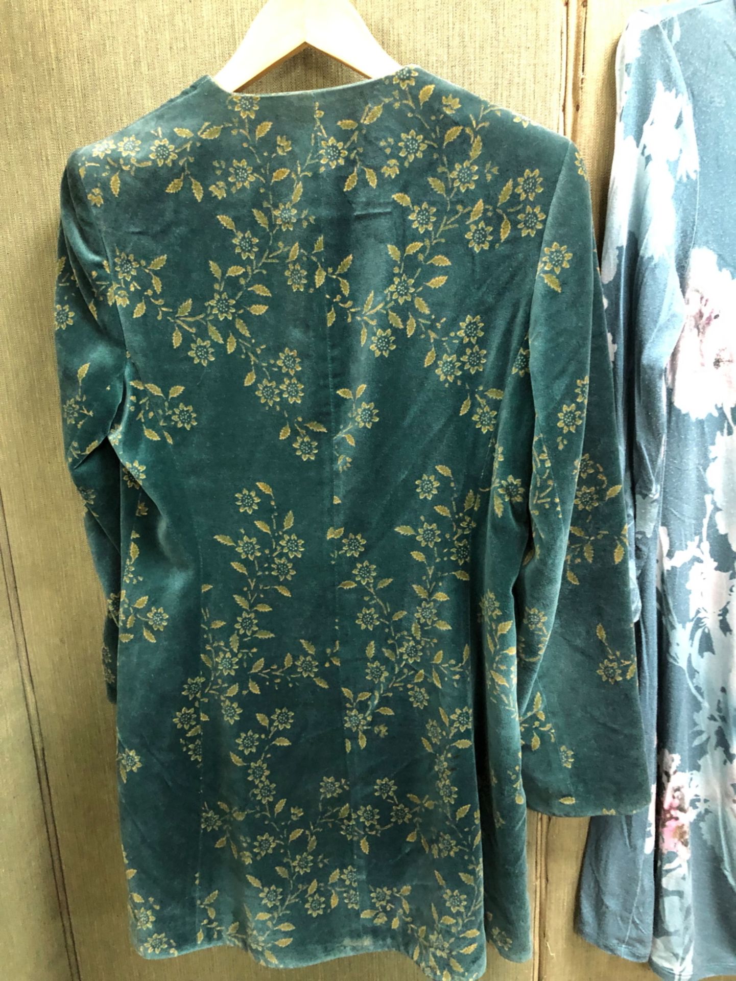 A LAURA ASHLEY GREEN JACKET WITH FLORAL DESIGN UK SIZE 12, TOGETHER WITH A LAURA ASHLEY FLORAL DRESS - Image 6 of 12