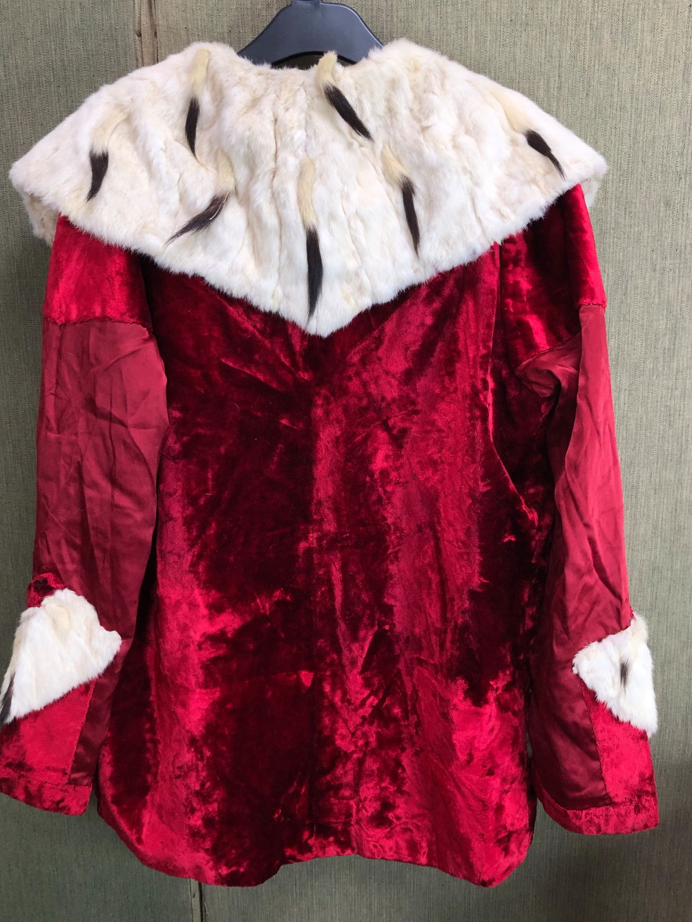 IRA LONDON, AN ERMINE FUR COLLARED RED VELVET JACKET WITH MATCHING SCARF AND MUFF, TOGETHER WITH A - Image 13 of 20
