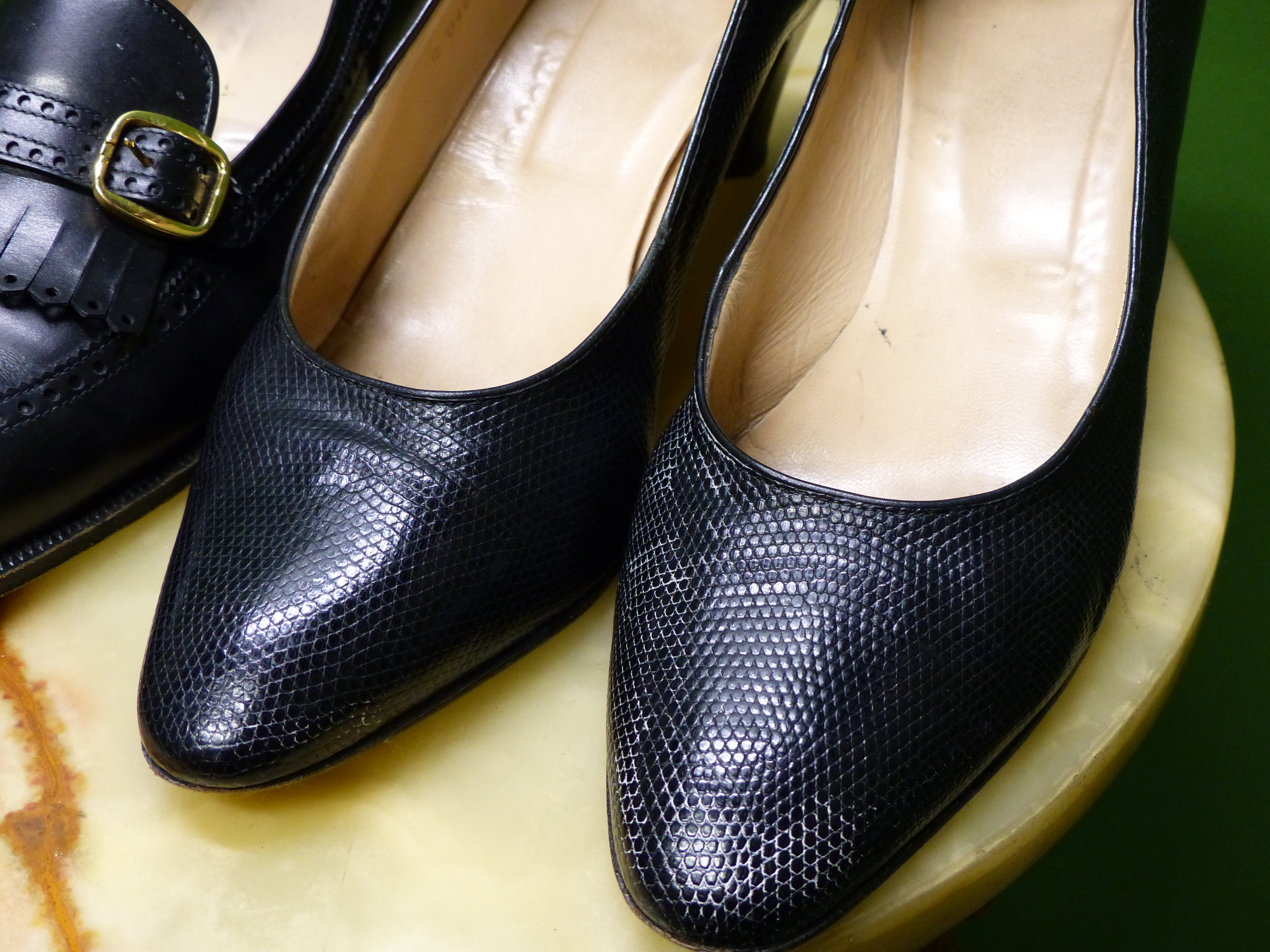 SHOES. TWO PAIRS TANINO CRISCI BLACK HEALS EUR SIZE 39. BLACK LOAFERS EUR SIZE 39. - Image 4 of 11