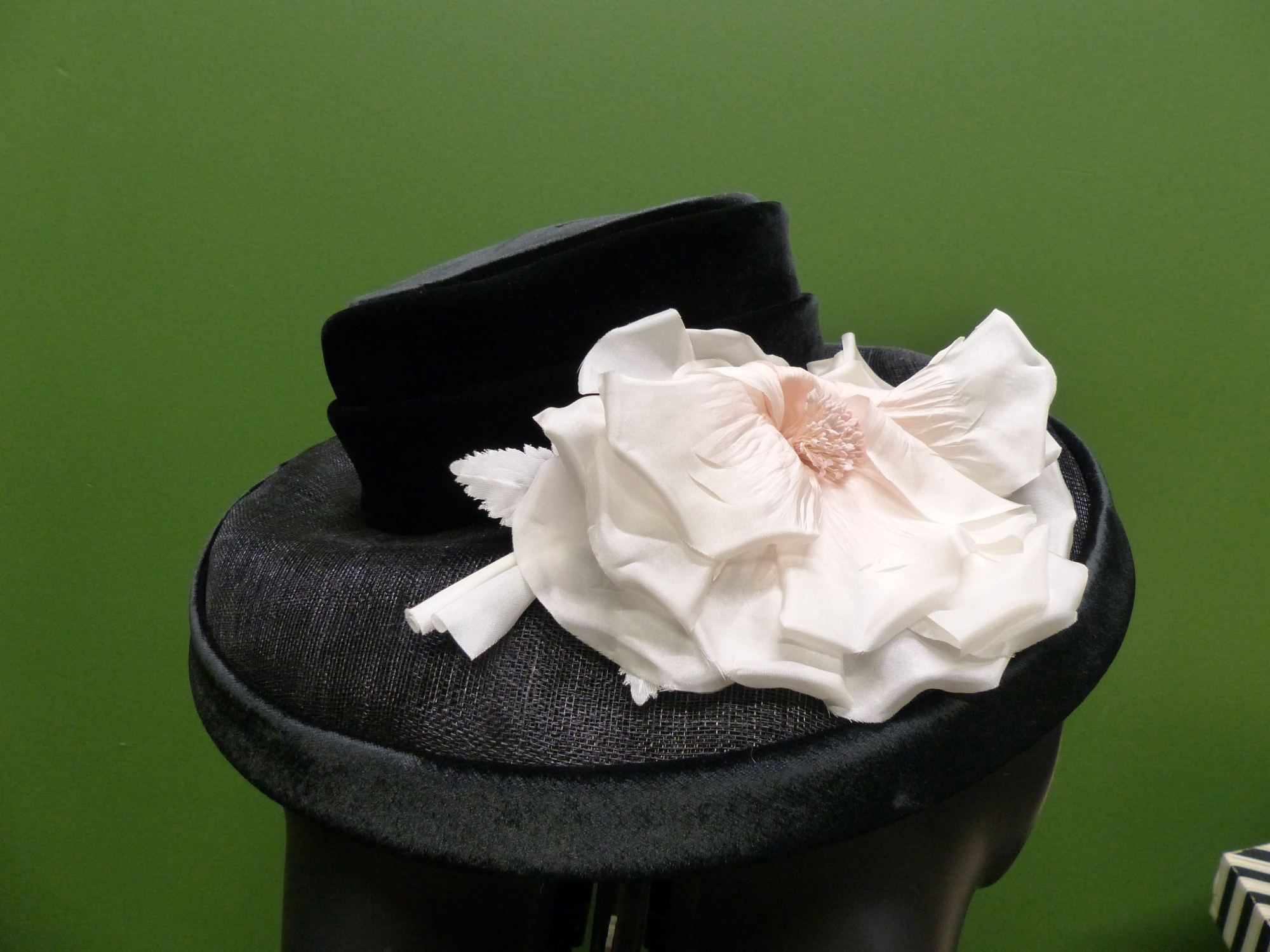 HATS. THREE LADIES HATS. WHITELEY MADE IN ENGLAND AND TWO OTHERS. - Image 6 of 12