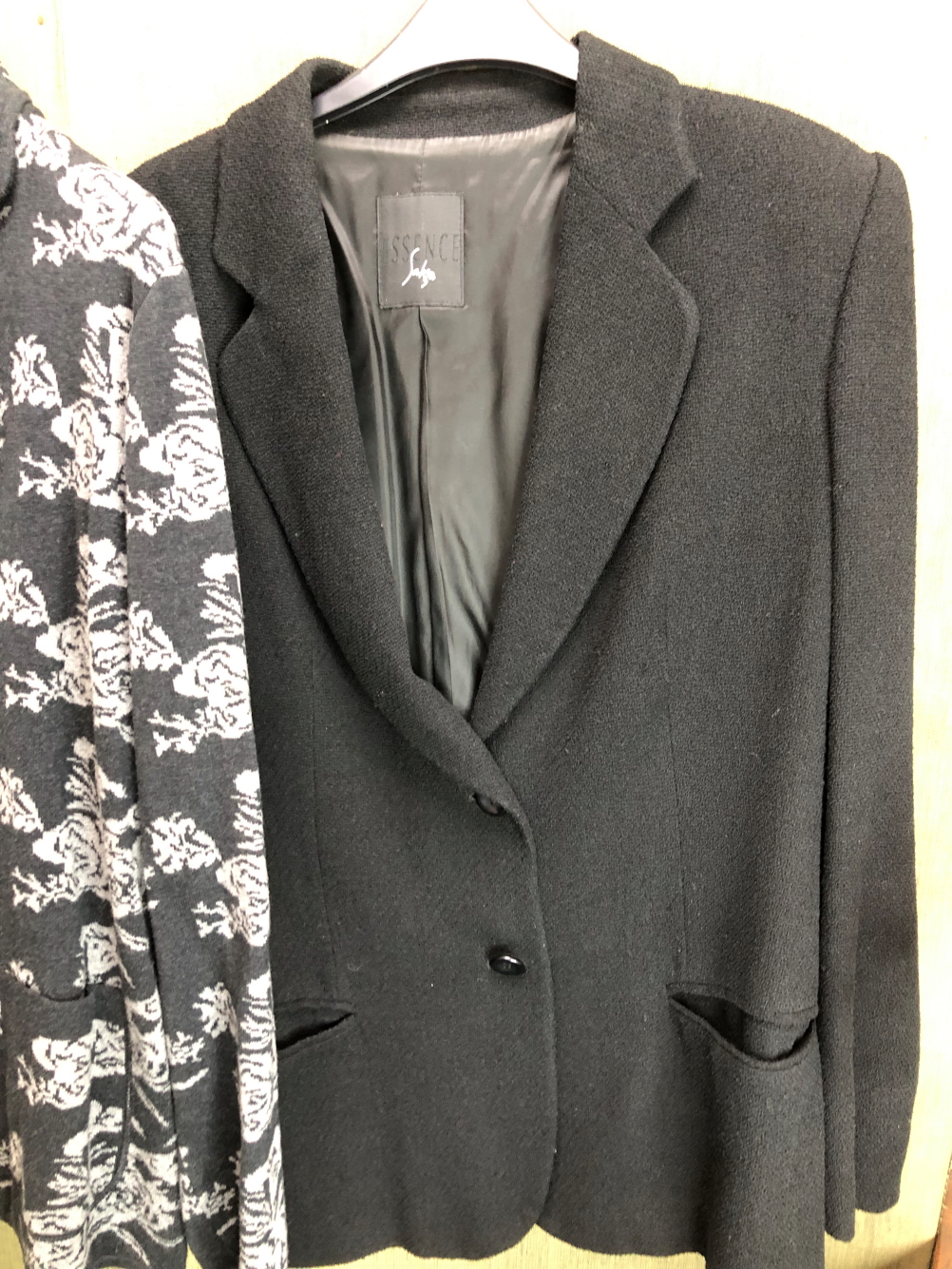 THREE BLAZERS TO INCLUDE A BLOOMINGS XL KNITTED BLAZER, A ESSENCE SAHZA BLACK BLAZER SIZE 14 AND - Image 3 of 9
