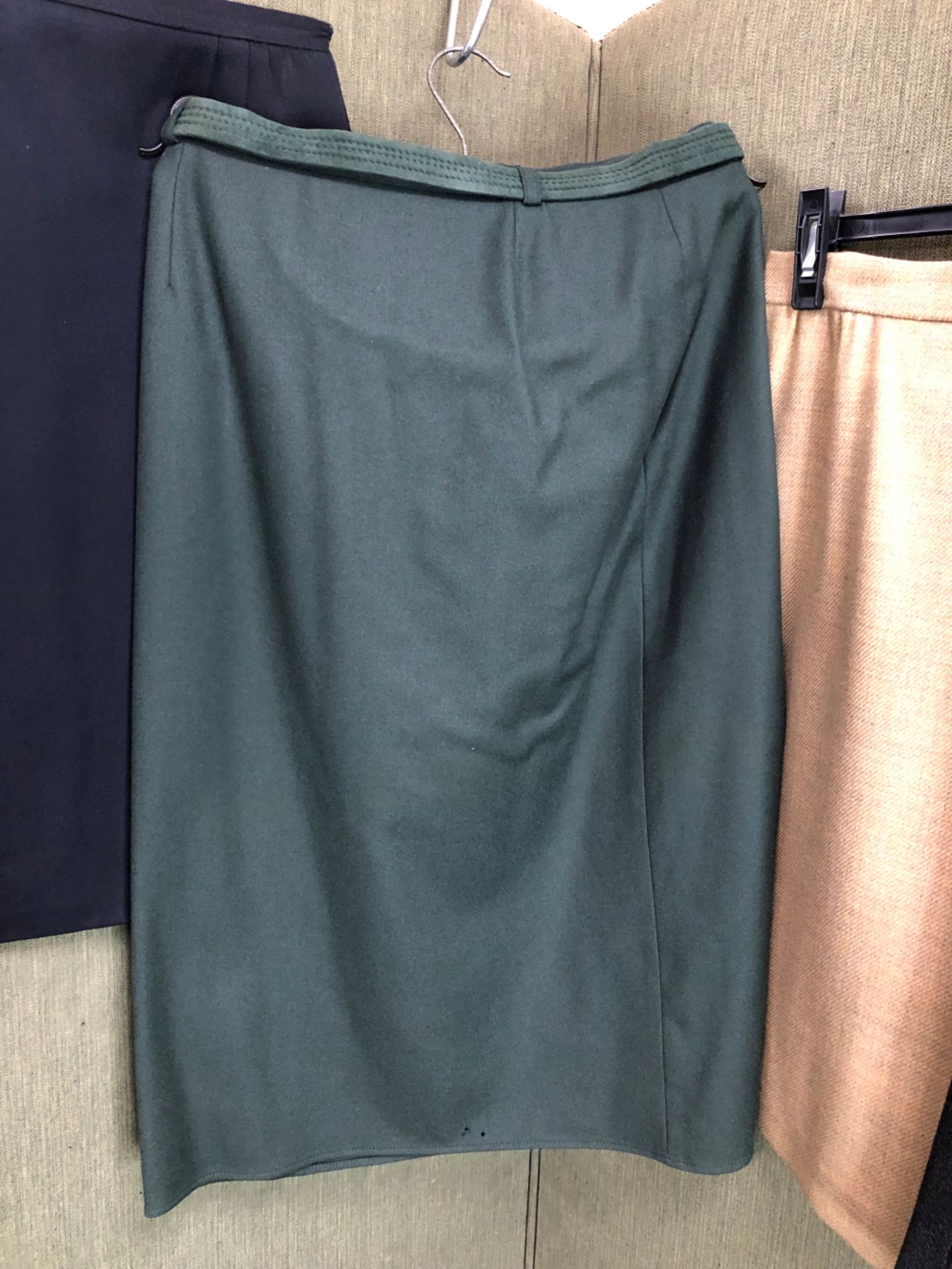 SKIRTS: A GREEN WOOL GIANNI VERSACE SKIRT SIZE 44, A DARK GREY VALENTINO SKIRT SIZE 12, A BLACK JILL - Bild 7 aus 15