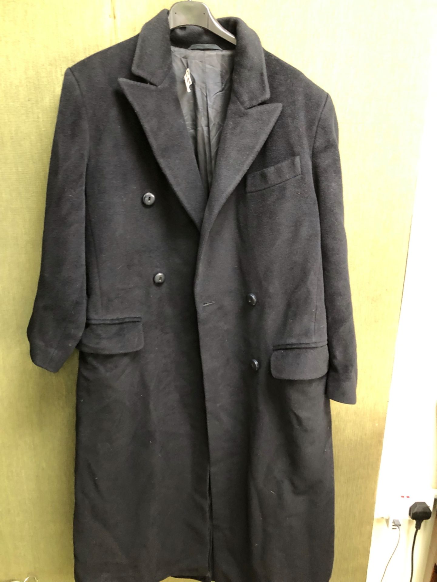 COAT. A JAEGER 100% WOOL LONG CREAM COAT, PIT TO PIT 50cms, SHOULDER TO HEM 114cms, SHOULDER TO CUFF - Image 6 of 13