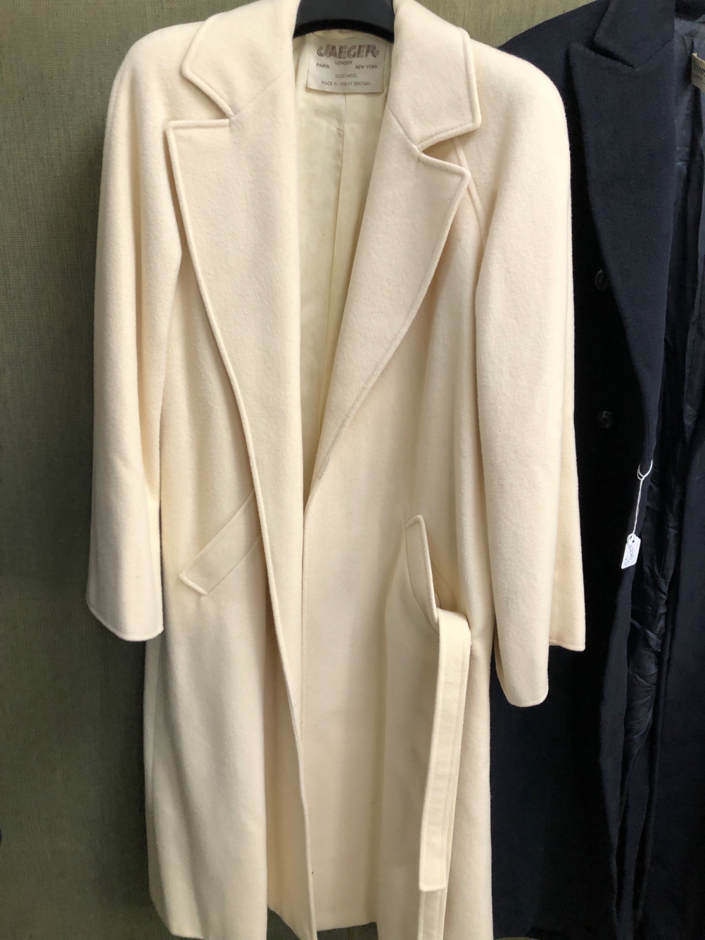 COAT. A JAEGER 100% WOOL LONG CREAM COAT, PIT TO PIT 50cms, SHOULDER TO HEM 114cms, SHOULDER TO CUFF