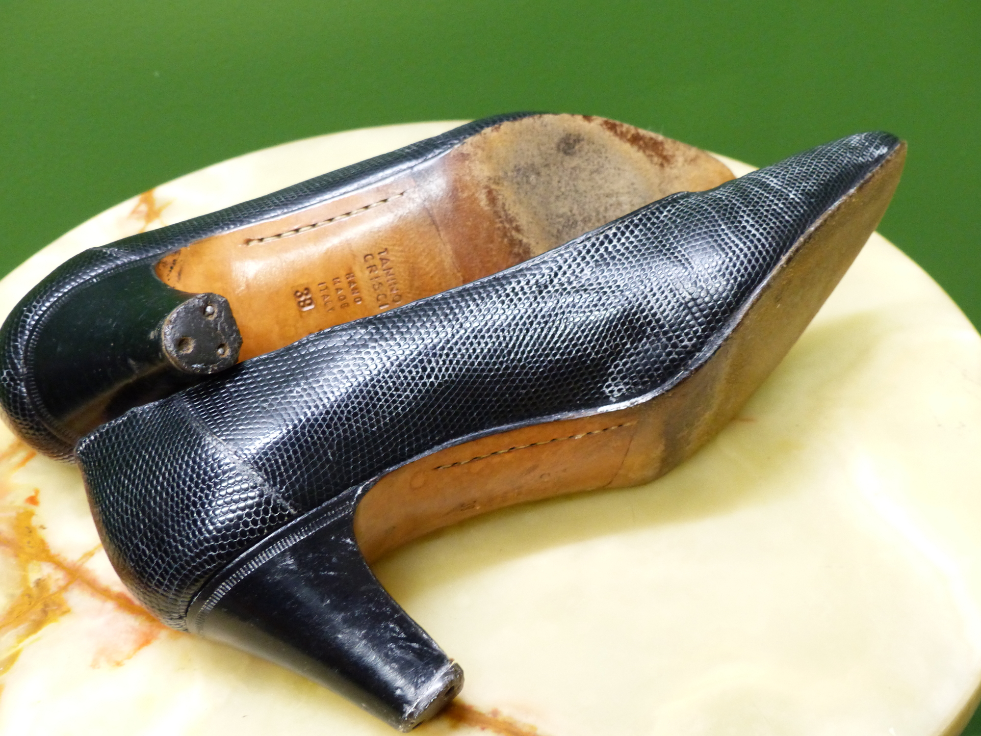 SHOES. TWO PAIRS TANINO CRISCI BLACK HEALS EUR SIZE 39. BLACK LOAFERS EUR SIZE 39. - Image 10 of 11