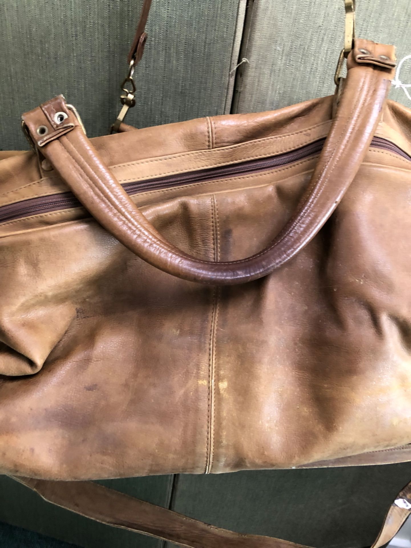 A VERY LARGE PALE BROWN TRAVEL BAG LENGTH 76cm. - Image 11 of 20