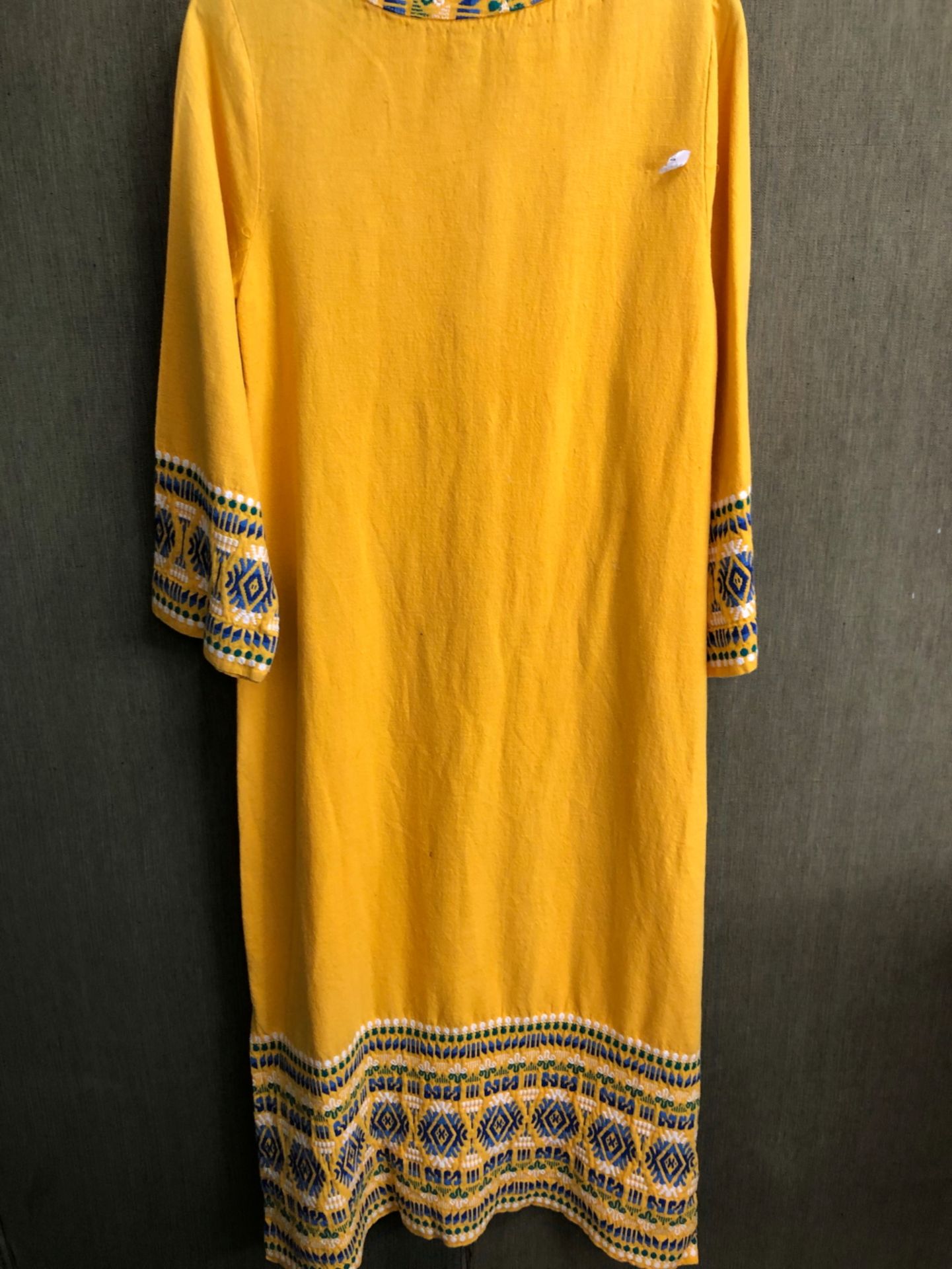 KAFTAN: A YELLOW GROUND KAFTAN DRESS TRIMMED WITH BLUE, GREEN AND WHITE GEOMETRIC BANDS, SLEEVE - Image 5 of 5