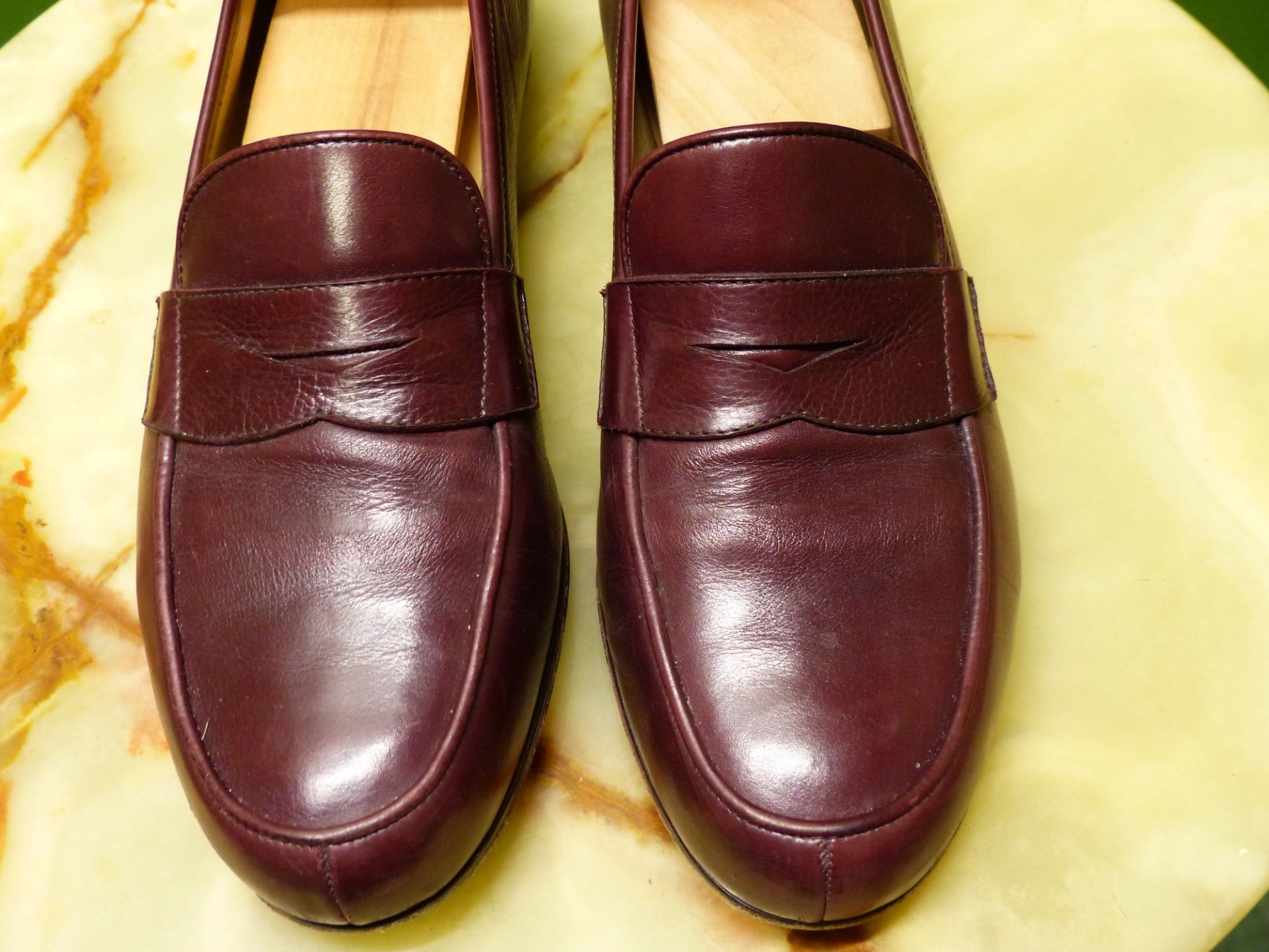 SHOES. UNUTZER BURGUNDY LOAFERS EUR SIZE 40 (BOX) CAPUCINE BROWN SUEDE HEALS UK SIZE 6, AND TANINO - Image 6 of 15