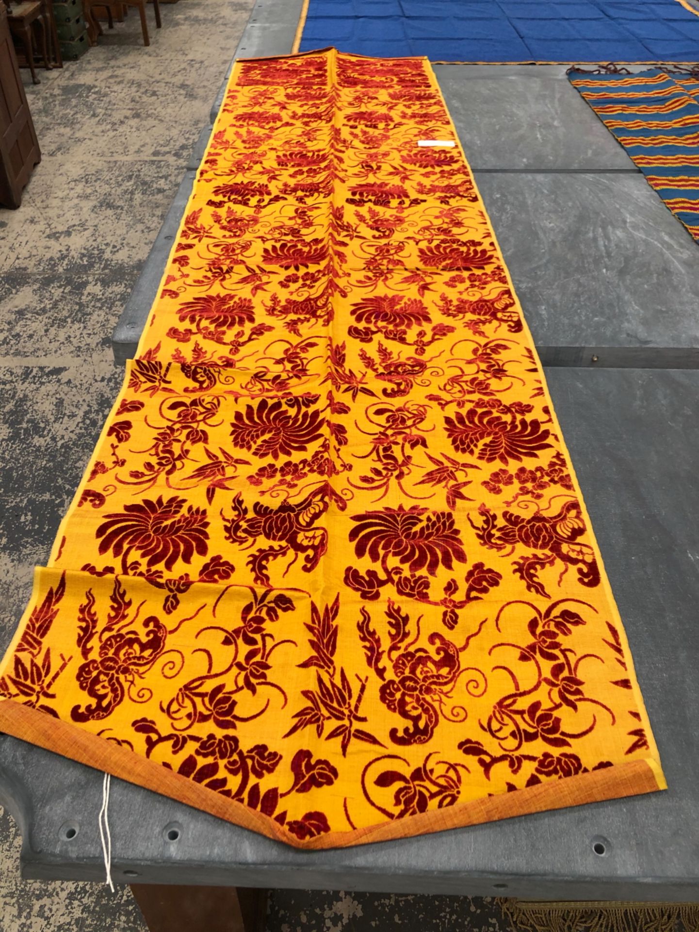 A LENGTH OF CHINESE VELVET ROBE FABRIC AN EASTERN RUNNER AND ONE FURTHER TEXTILE PANEL WITH GILT - Image 6 of 12