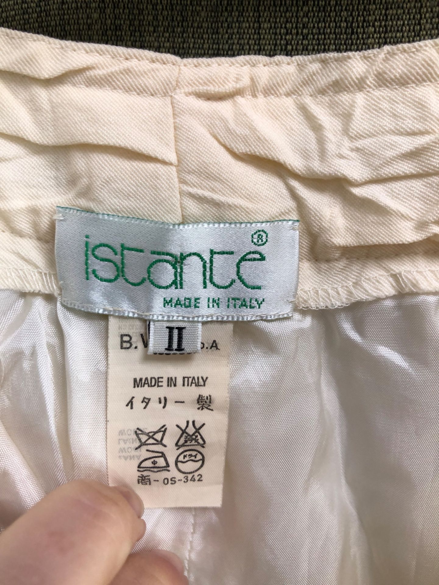 AN ISTANTE ITALY CREAM TROUSER SUIT SIZE 44, TOGETHER WITH A 100% COTTON SALVATORE FERRAGAMO - Image 13 of 13