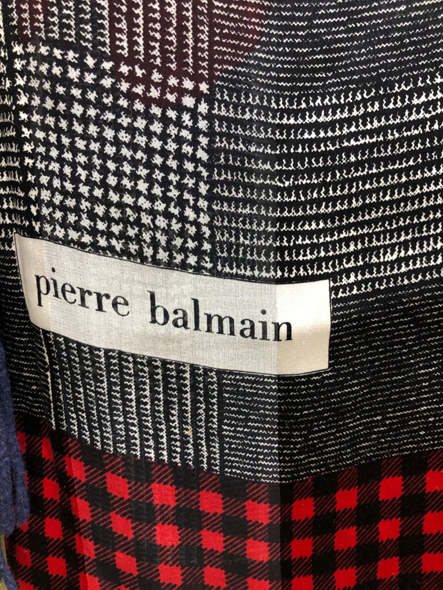 A COLLECTION OF SCARFS AND A PONCHO TO INCLUDE A SILK PIERRE BALMAIN (8) - Image 2 of 8