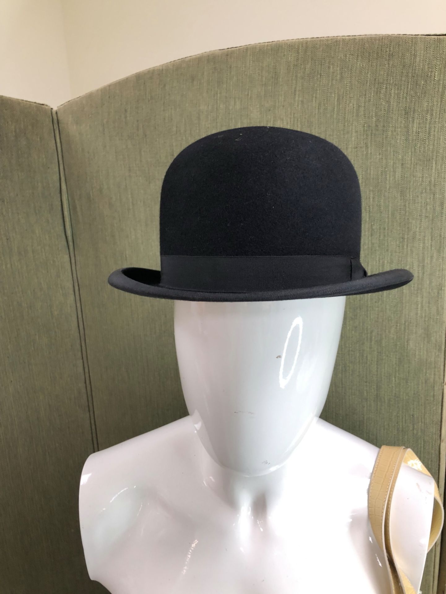 A GIRLS BOATER HAT "THE RIDGMONT", TOGETHER WITH A HEPSWORTH BOWLER HAT SIZE 71/8 AND A AS NEW - Image 4 of 10