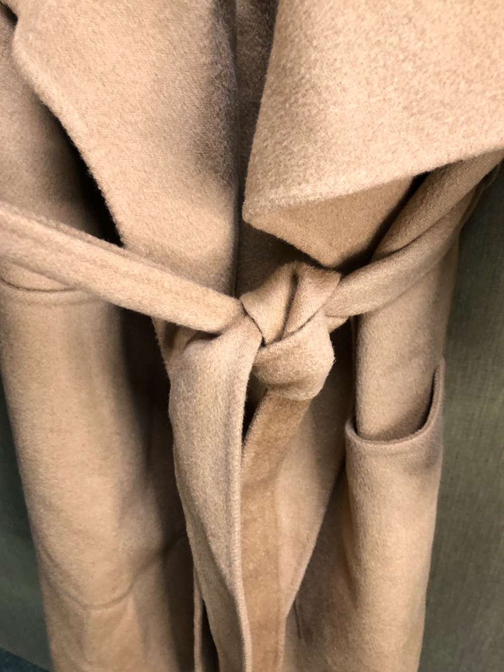 COAT: A JOSEPH 3/4 LENGTH CAMEL CASHMERE COAT. LABEL STATES EUR SIZE 40 - Image 4 of 6